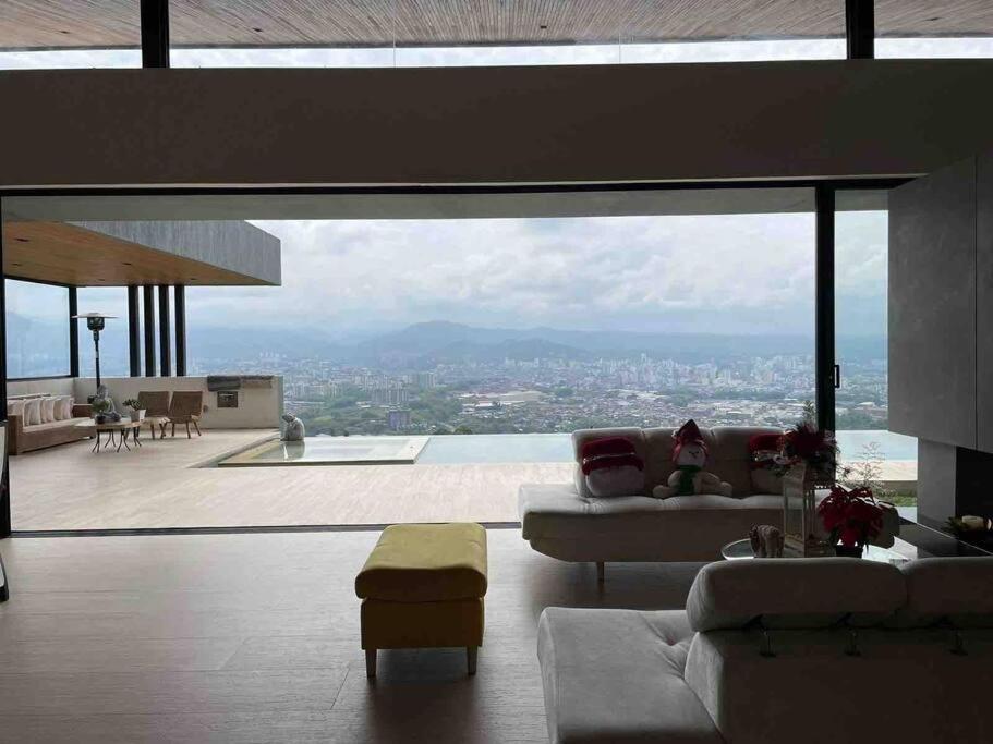 Luxury Villa Spectacular Views Sauna Jacuzzi BBQ