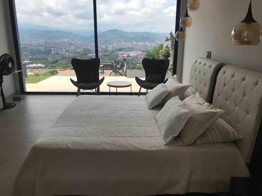 Luxury Villa Spectacular Views Sauna Jacuzzi BBQ