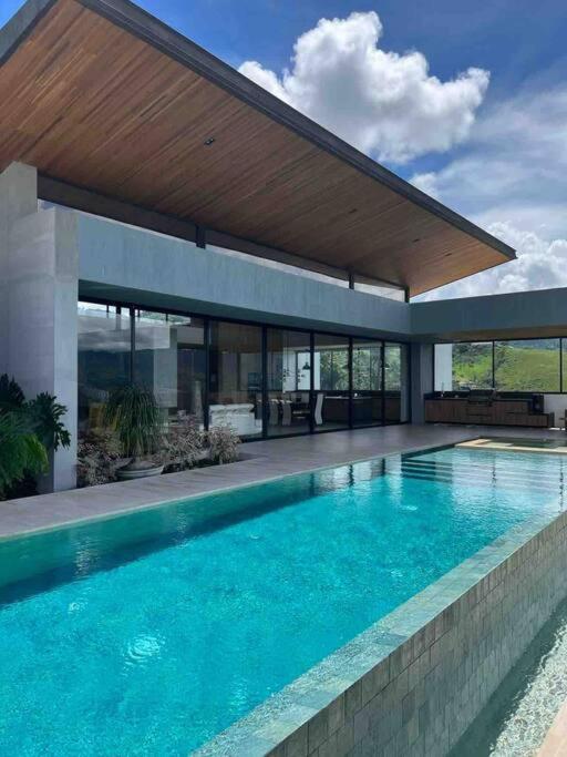 Luxury Villa Spectacular Views Sauna Jacuzzi BBQ