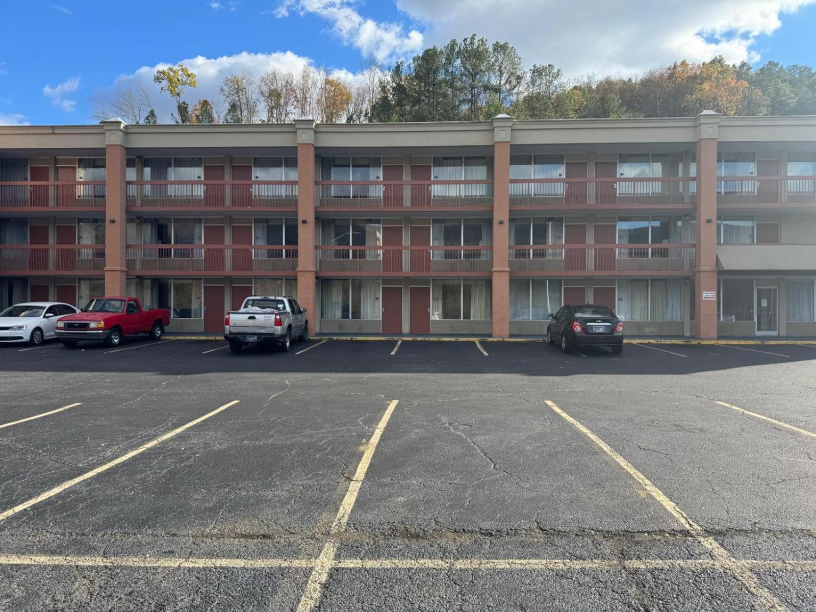 OYO Hotel Harriman near I-40 view 3