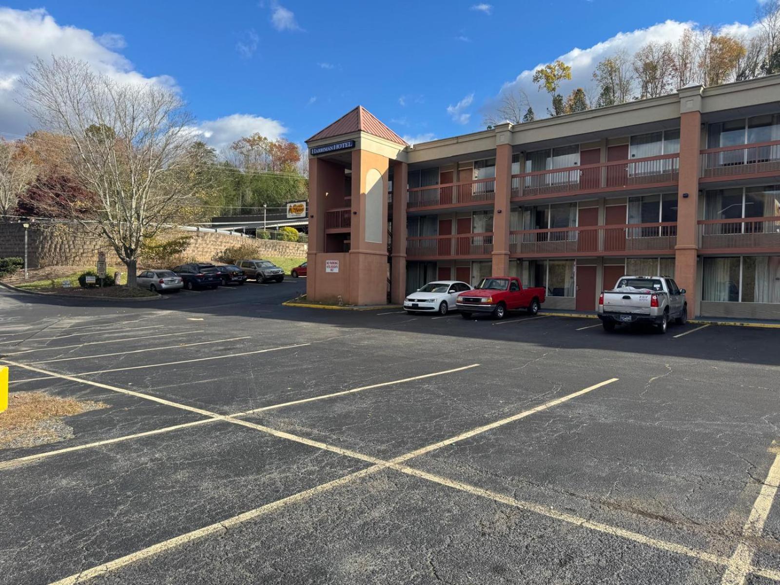 OYO Hotel Harriman near I-40 view 4