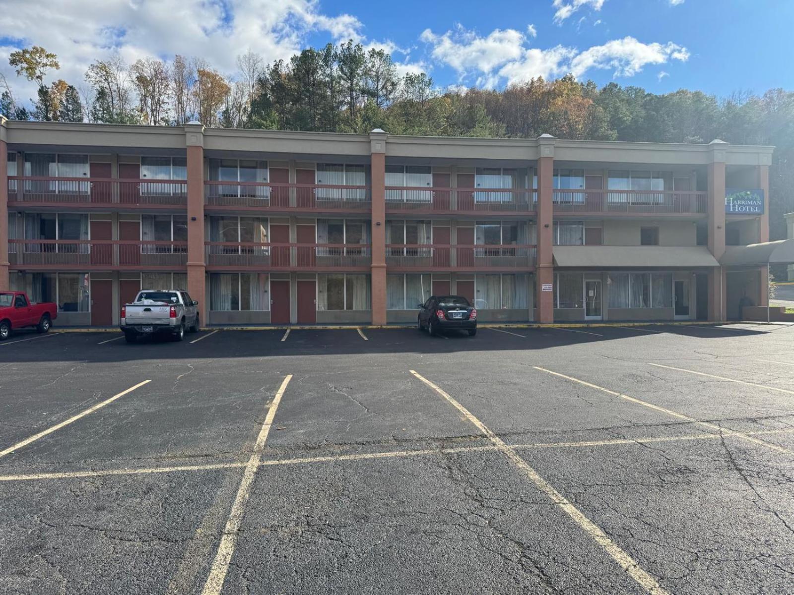 OYO Hotel Harriman near I-40 view 2