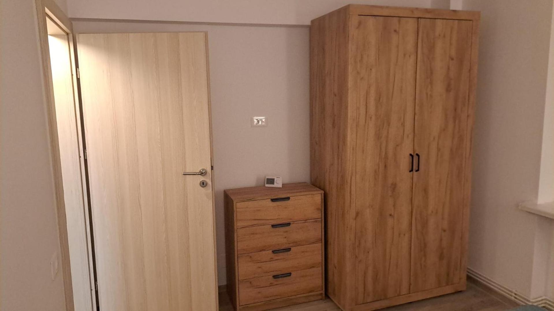 Hotel Apartament Kitty Centrul Istoric Craiova - Image 1