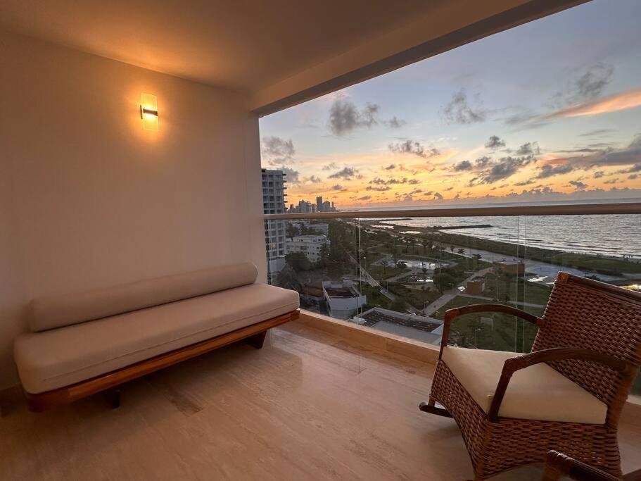 Panoramic Oceanview Loft Near Beach & Airport