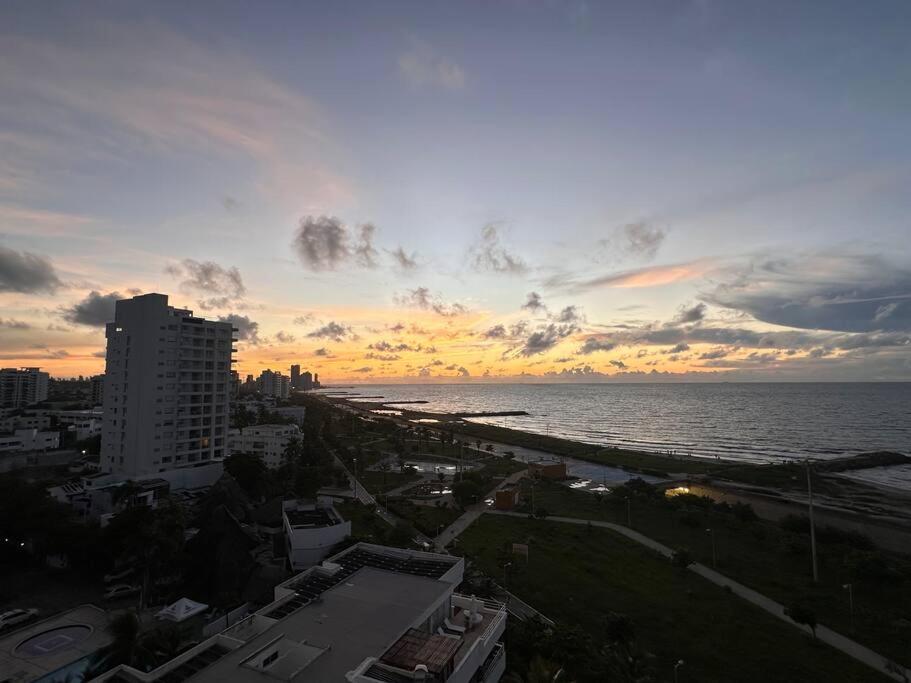 Panoramic Oceanview Loft Near Beach & Airport