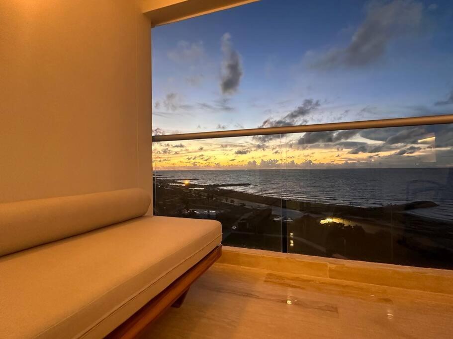 Panoramic Oceanview Loft Near Beach & Airport