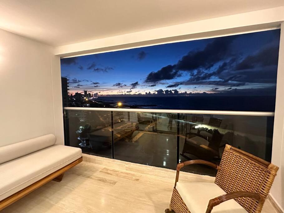 Panoramic Oceanview Loft Near Beach & Airport