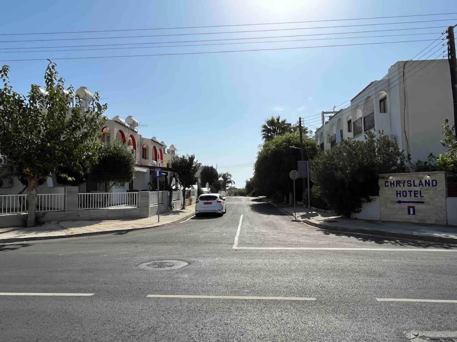 Roomy Studio - stone throw away to Nissi Beach!