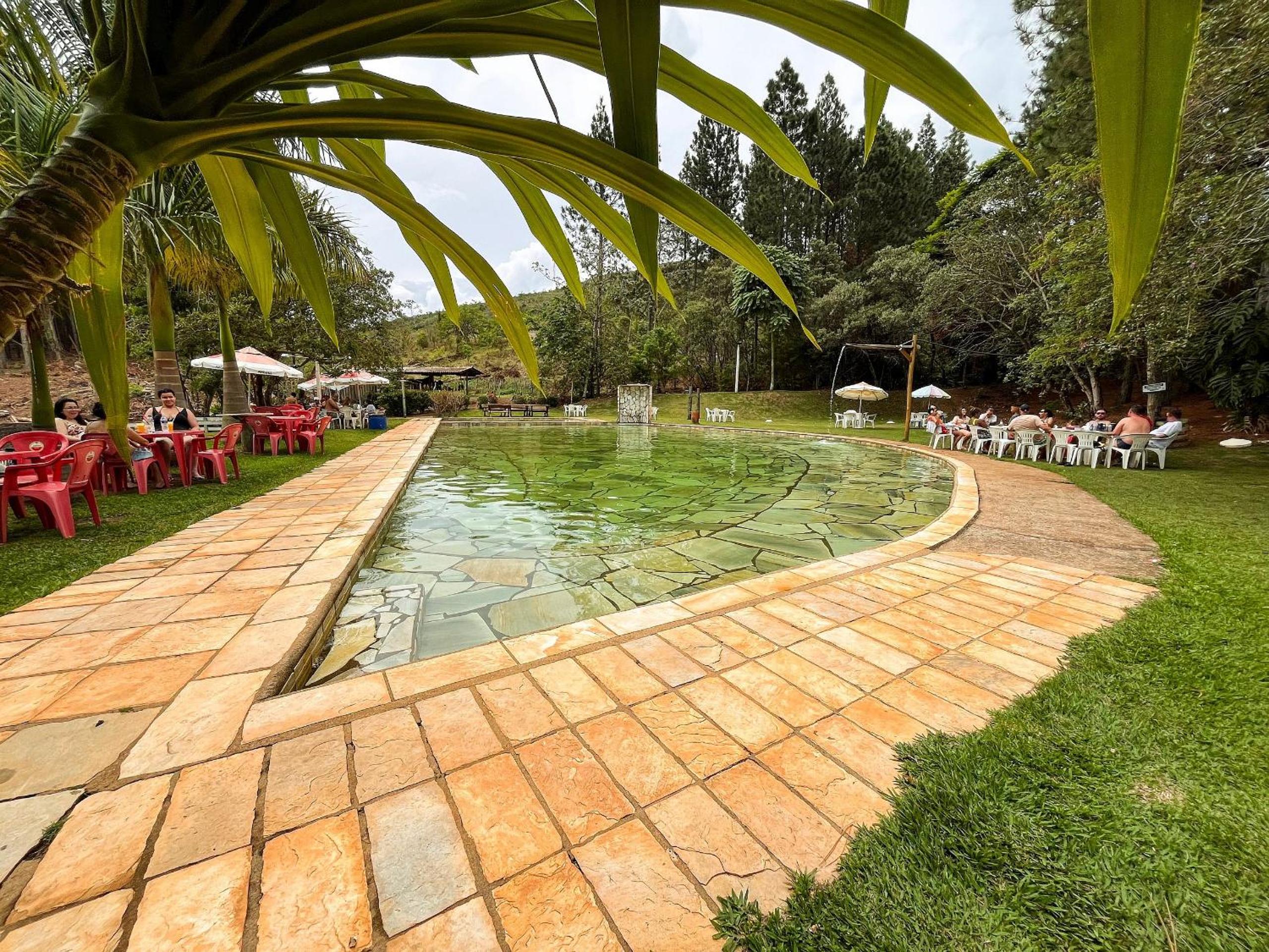 Pousada Chalés em Capitólio com acesso a piscina natural, cachoeiras, café da manhã, trilhas, passeio a cavalo, a apenas poucos minutos do deslumbrante Lag