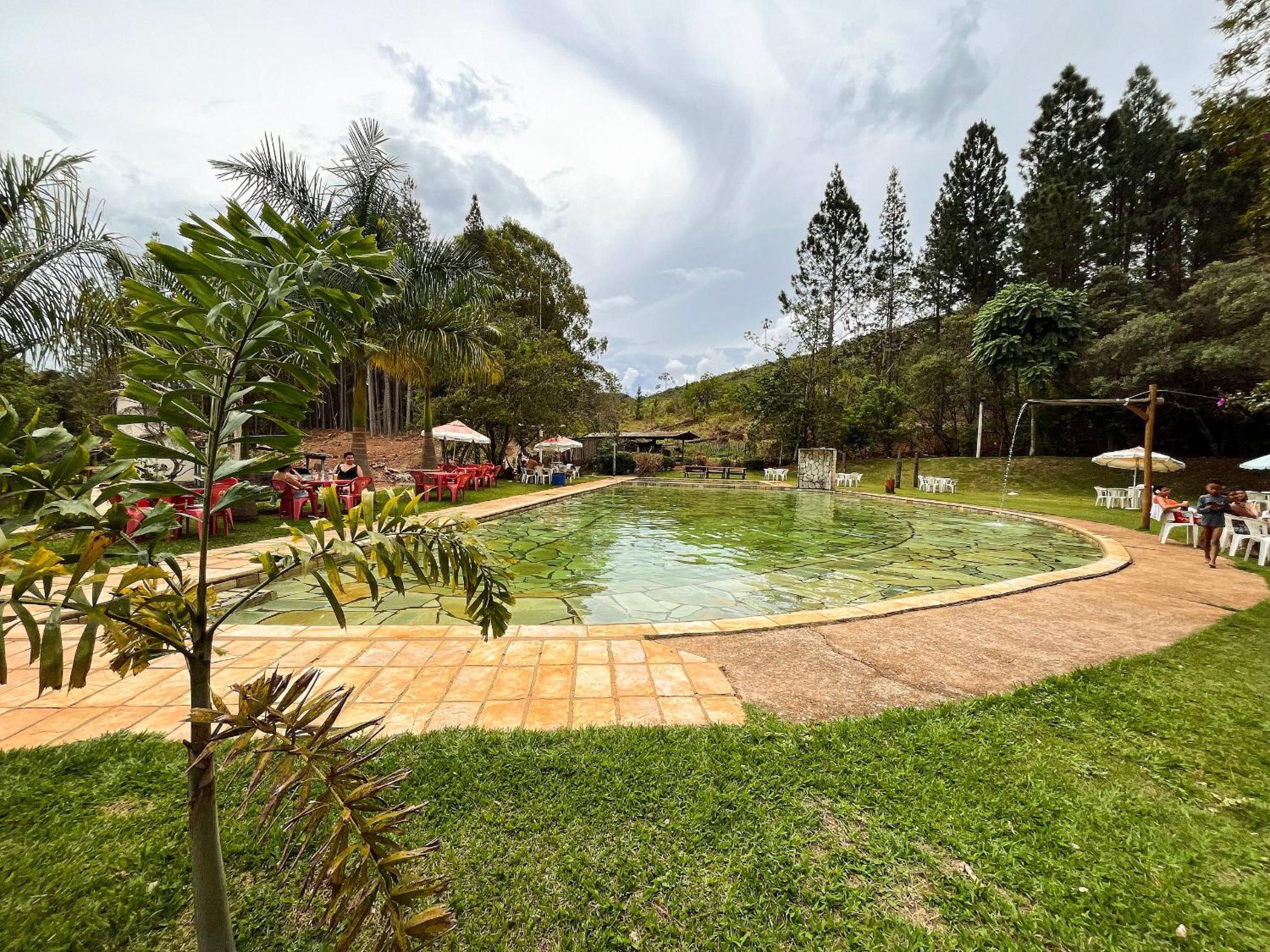 Pousada Chalés em Capitólio com acesso a piscina natural, cachoeiras, café da manhã, trilhas, passeio a cavalo, a apenas poucos minutos do deslumbrante Lag
