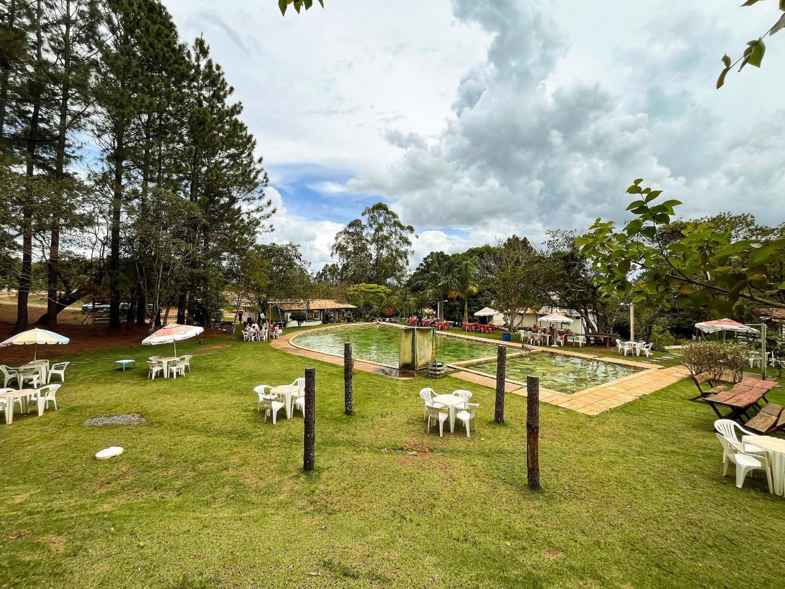 Pousada Chalés em Capitólio com acesso a piscina natural, cachoeiras, café da manhã, trilhas, passeio a cavalo, a apenas poucos minutos do deslumbrante Lag
