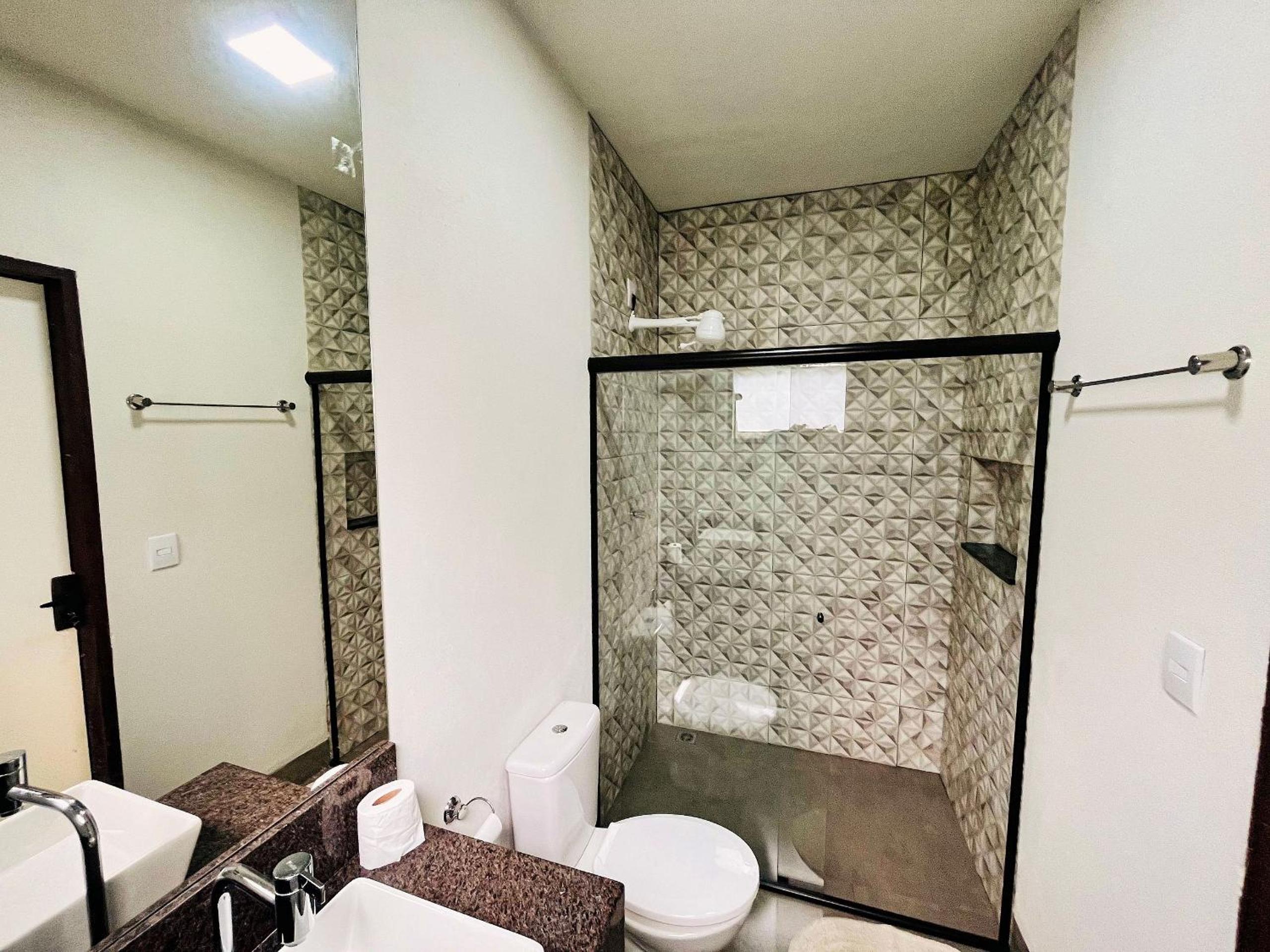 Pousada Chalés em Capitólio com acesso a piscina natural, cachoeiras, café da manhã, trilhas, passeio a cavalo, a apenas poucos minutos do deslumbrante Lag