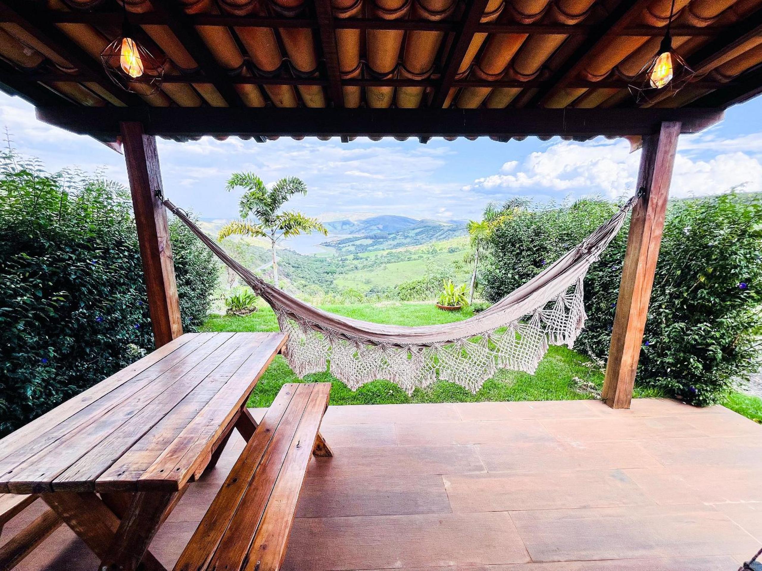 Pousada Chalés em Capitólio com acesso a piscina natural, cachoeiras, café da manhã, trilhas, passeio a cavalo, a apenas poucos minutos do deslumbrante Lag