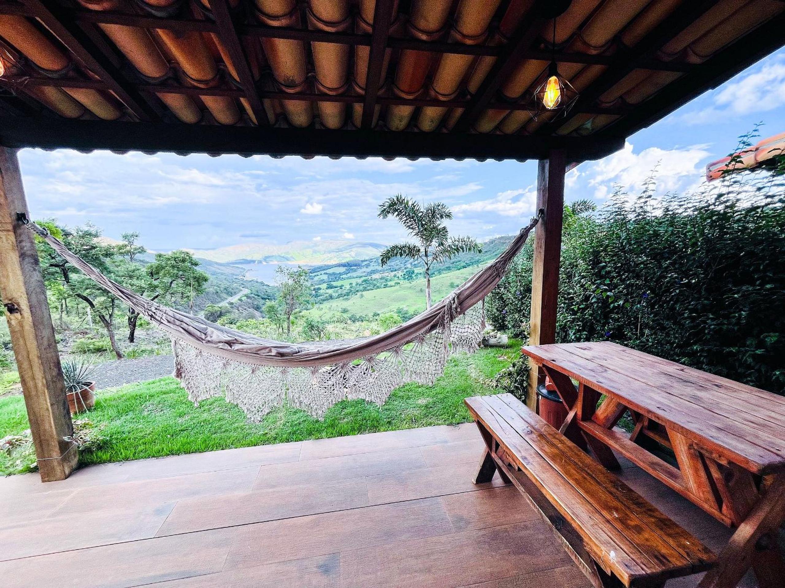 Pousada Chalés em Capitólio com acesso a piscina natural, cachoeiras, café da manhã, trilhas, passeio a cavalo, a apenas poucos minutos do deslumbrante Lag