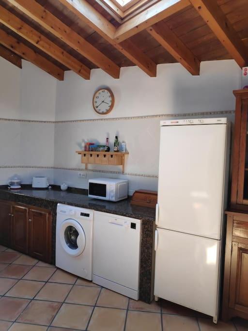 Espaciosa casa rural reformada junto al mar