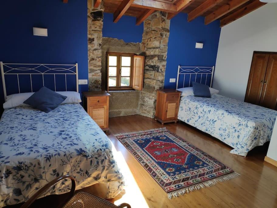 Espaciosa casa rural reformada junto al mar