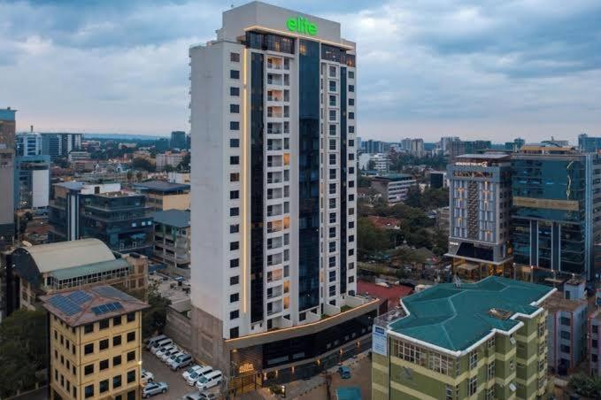 Elite Residence 7 Star Luxe Condo with Gym and Pool next to JW Marriott, Westlands Airport Shuttle, Luggage Storage available