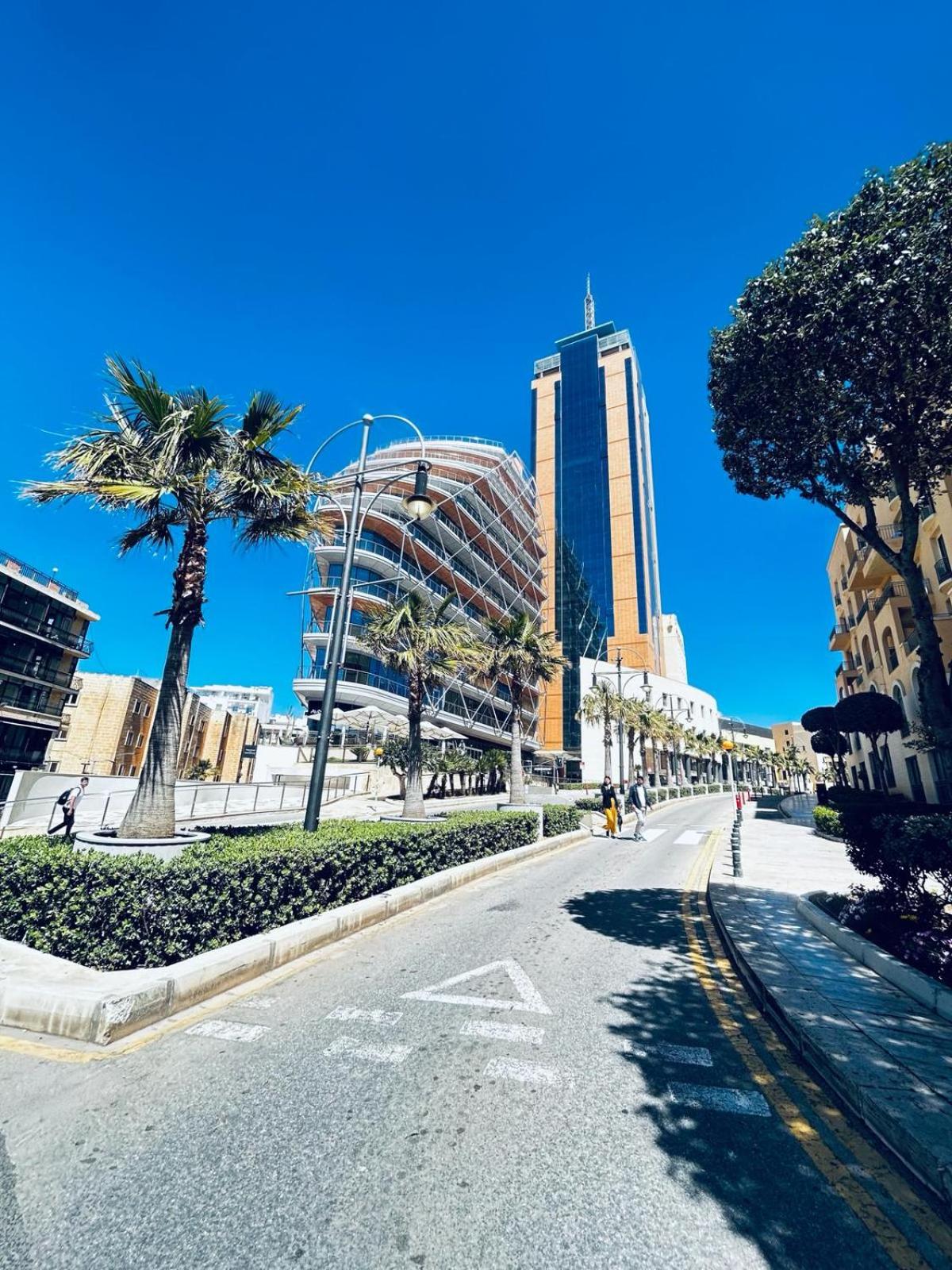 Luxury Duplex St Julians, Portomasso — St Julian's