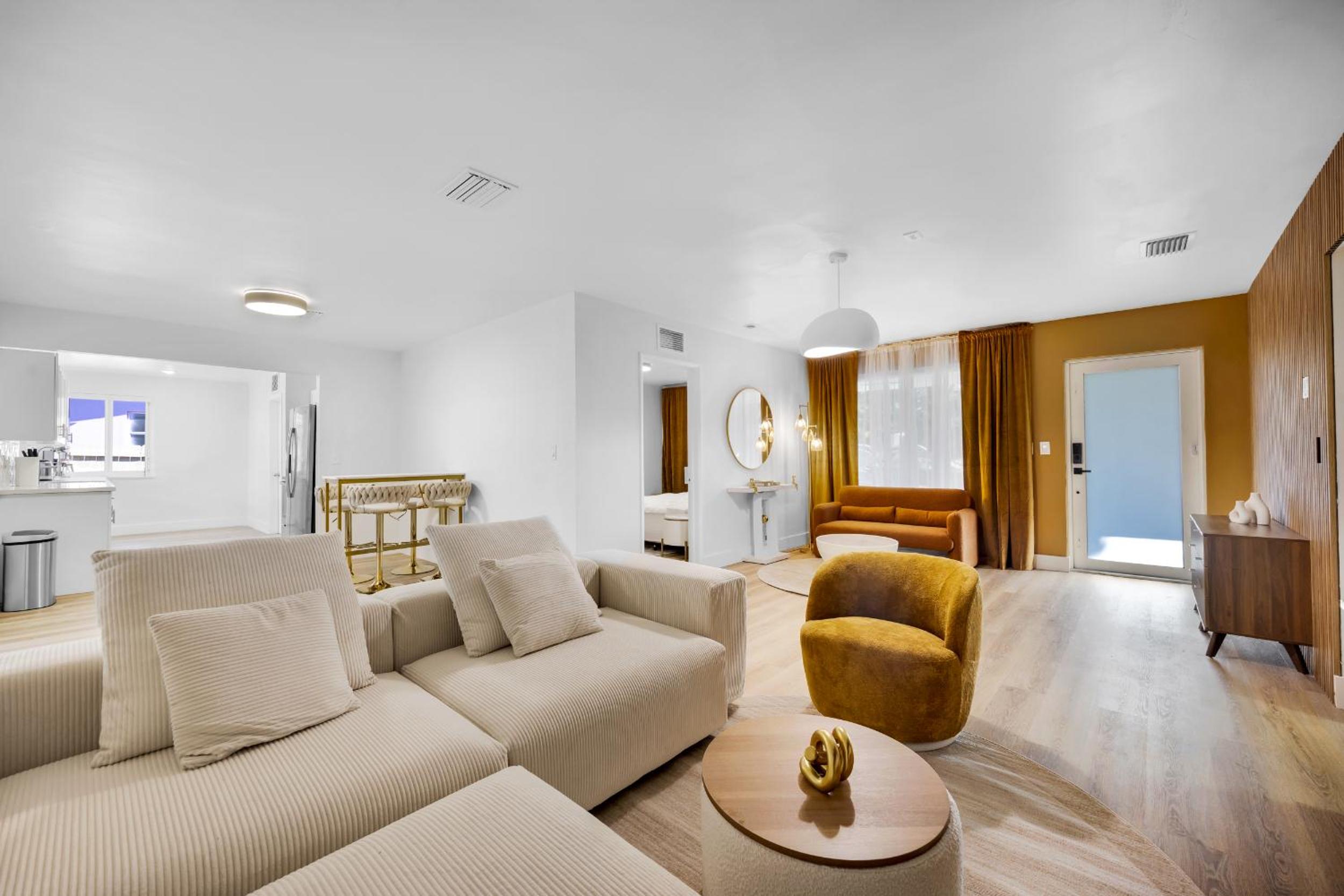 Tropical Villa Retreat with Private Pool & Peaceful Backyard - Stylish Escape in a Tranquil Residential Area