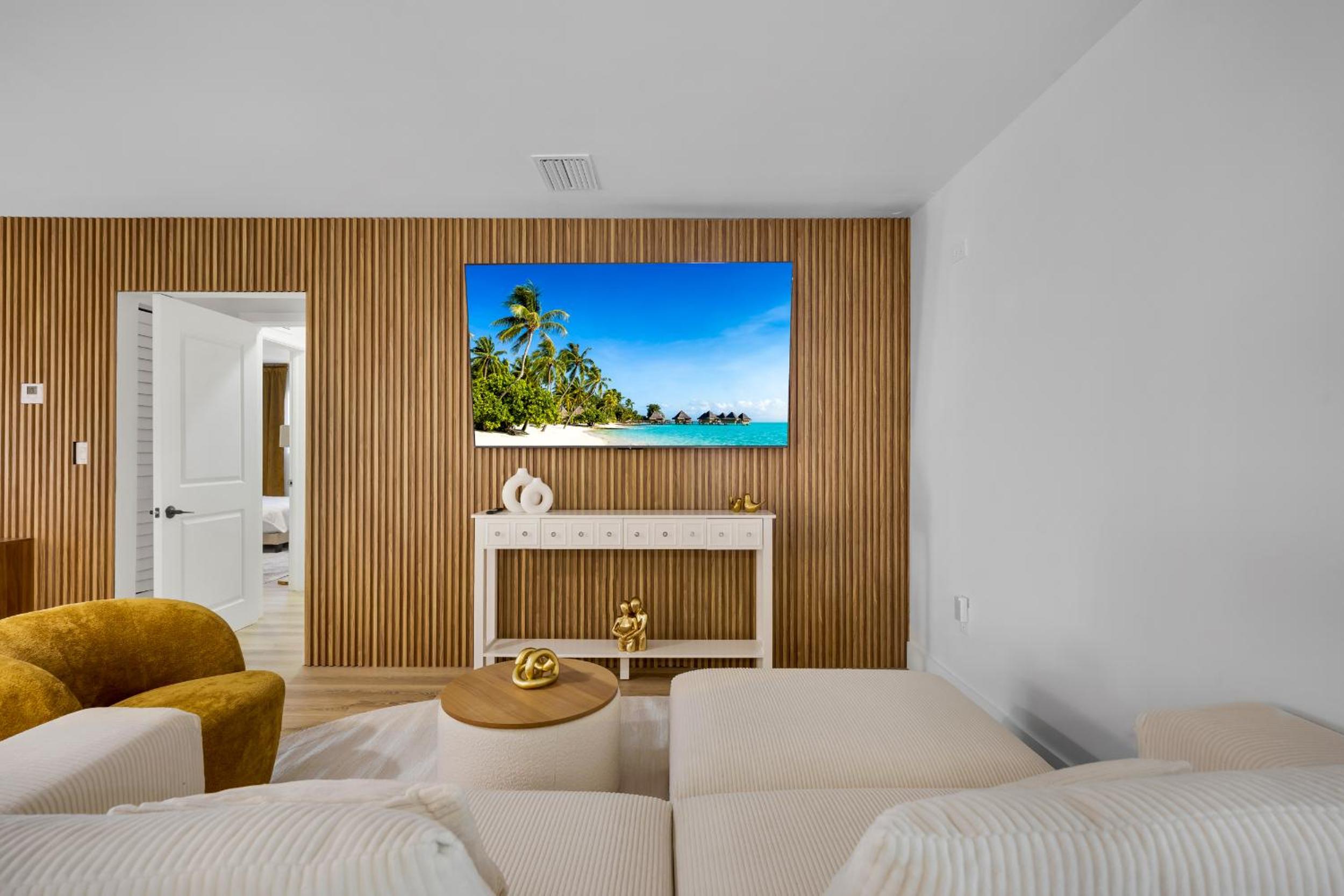 Tropical Villa Retreat with Private Pool & Peaceful Backyard - Stylish Escape in a Tranquil Residential Area
