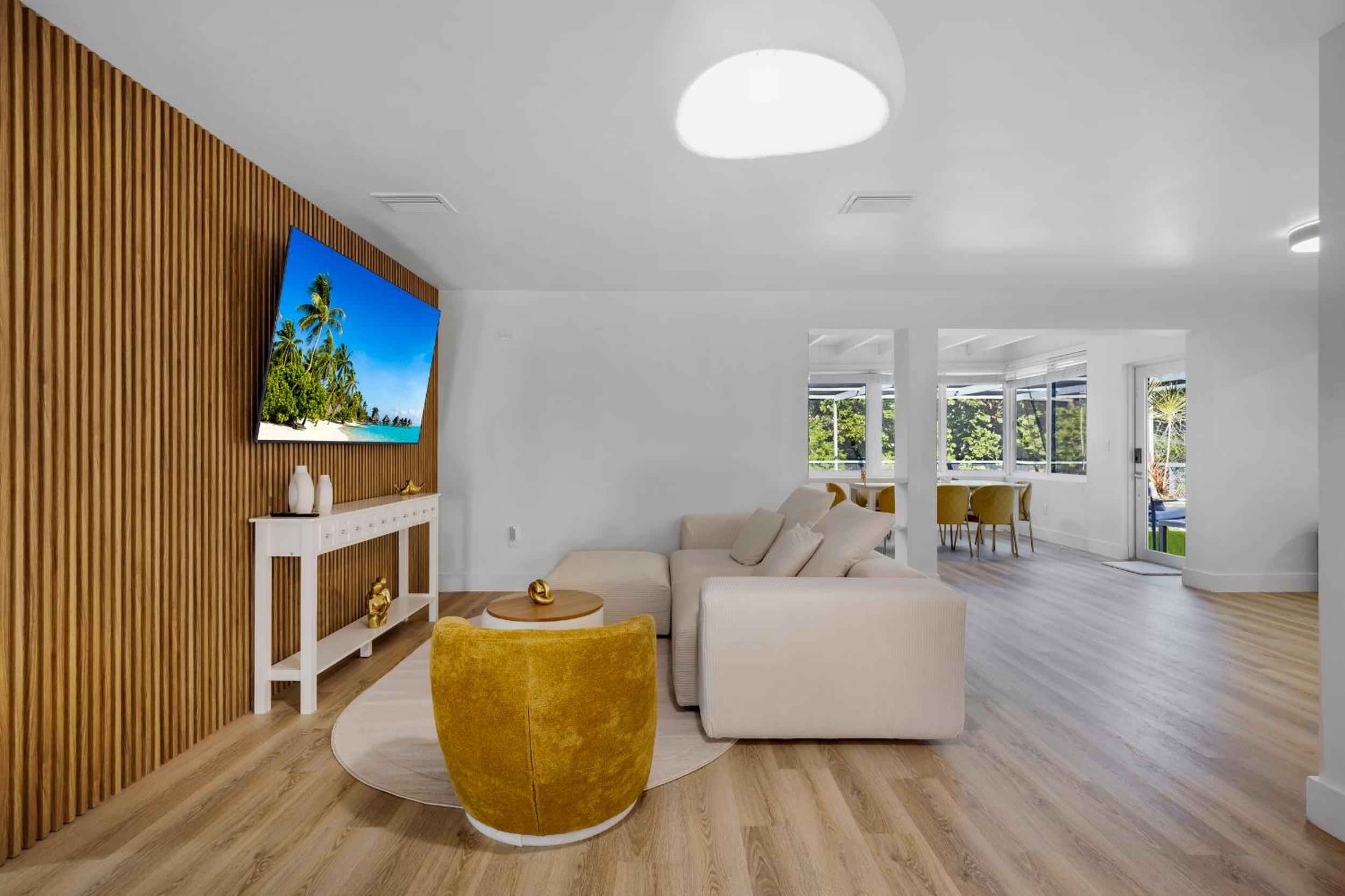 Tropical Villa Retreat with Private Pool & Peaceful Backyard - Stylish Escape in a Tranquil Residential Area