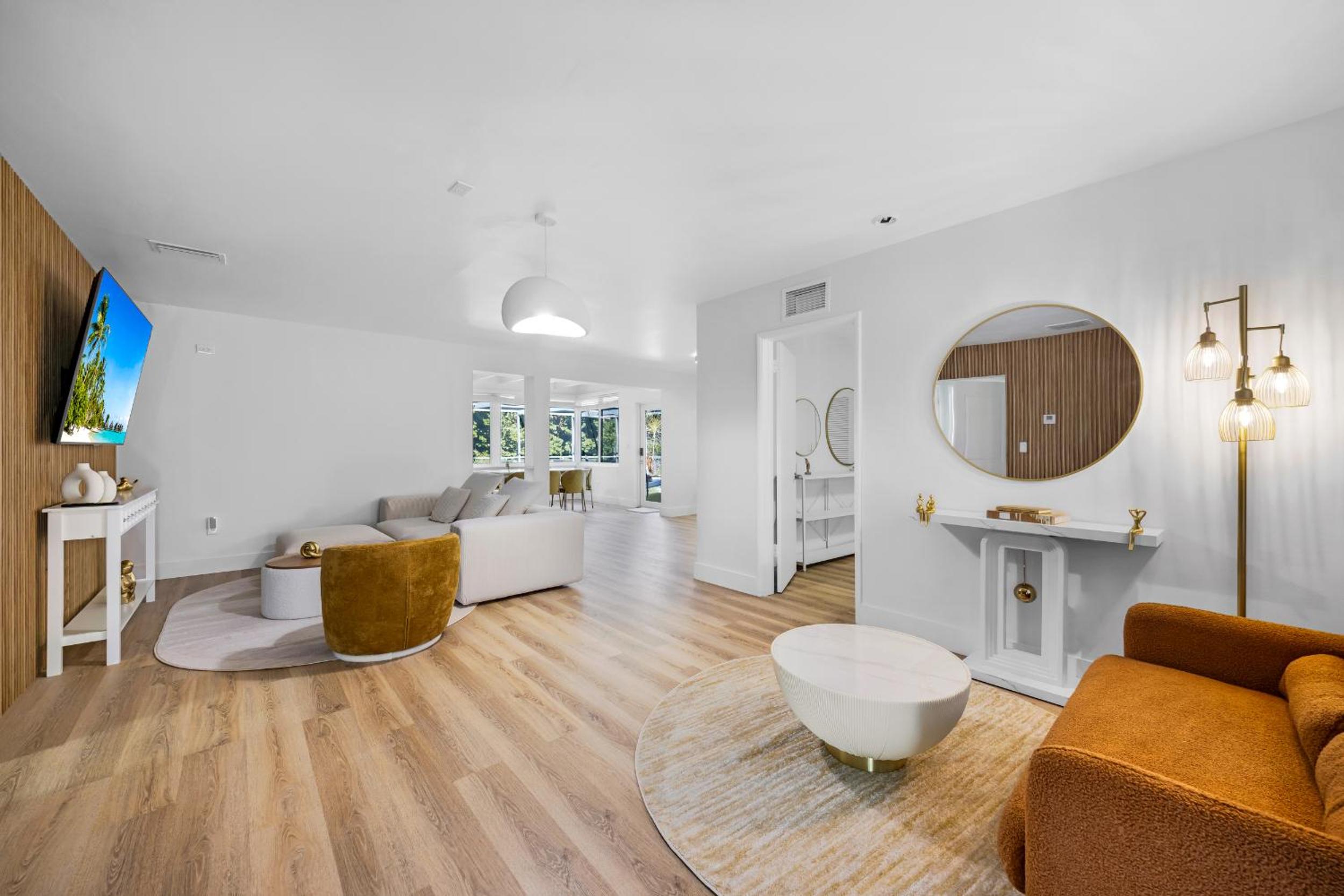 Tropical Villa Retreat with Private Pool & Peaceful Backyard - Stylish Escape in a Tranquil Residential Area