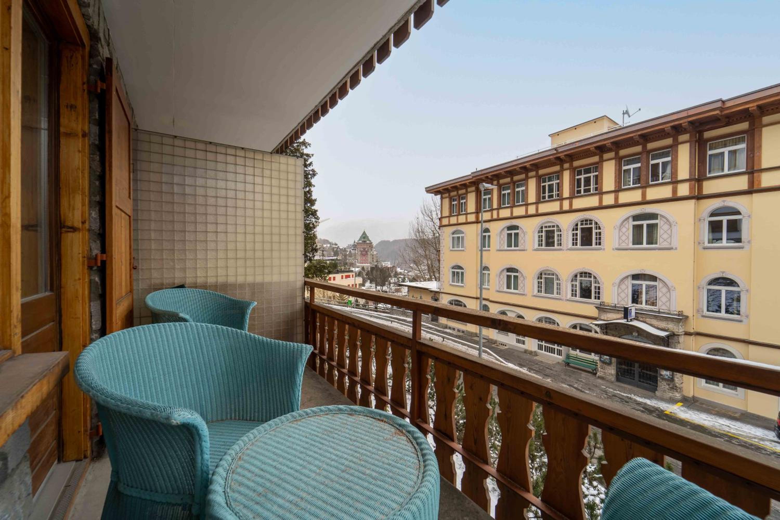 St Moritz 2bedr apt parking lake view