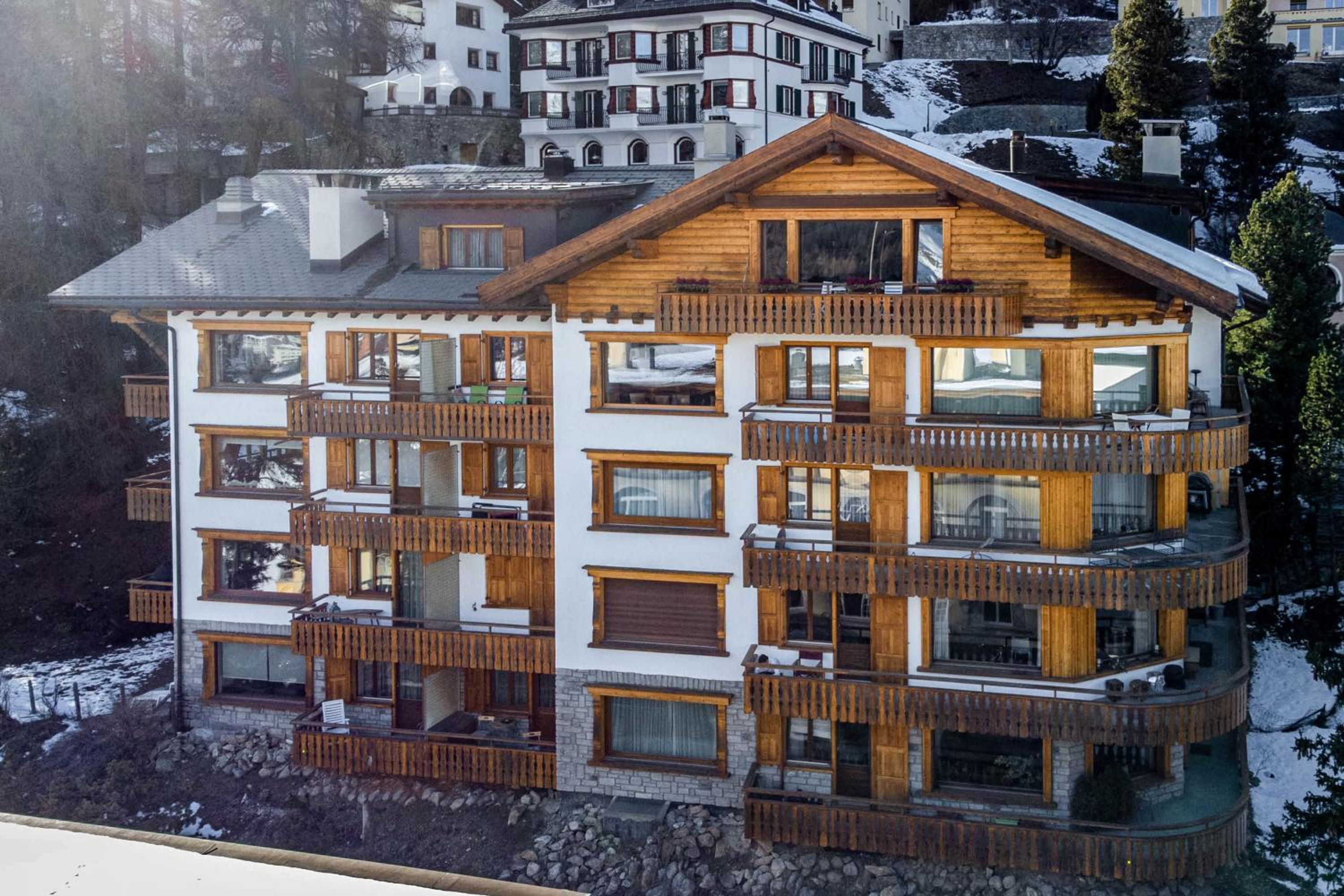 St Moritz 2bedr apt parking lake view