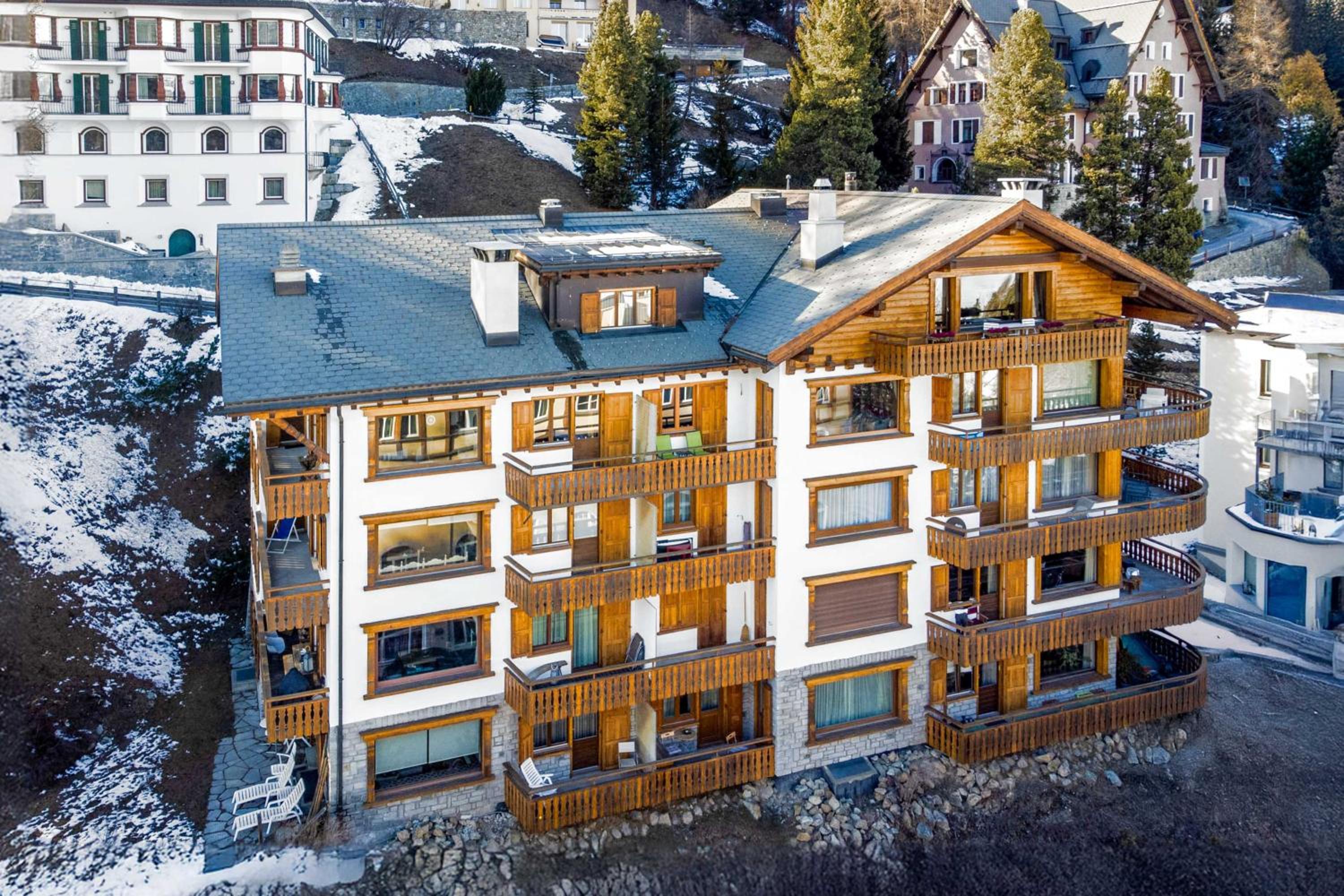 St Moritz 2bedr apt parking lake view
