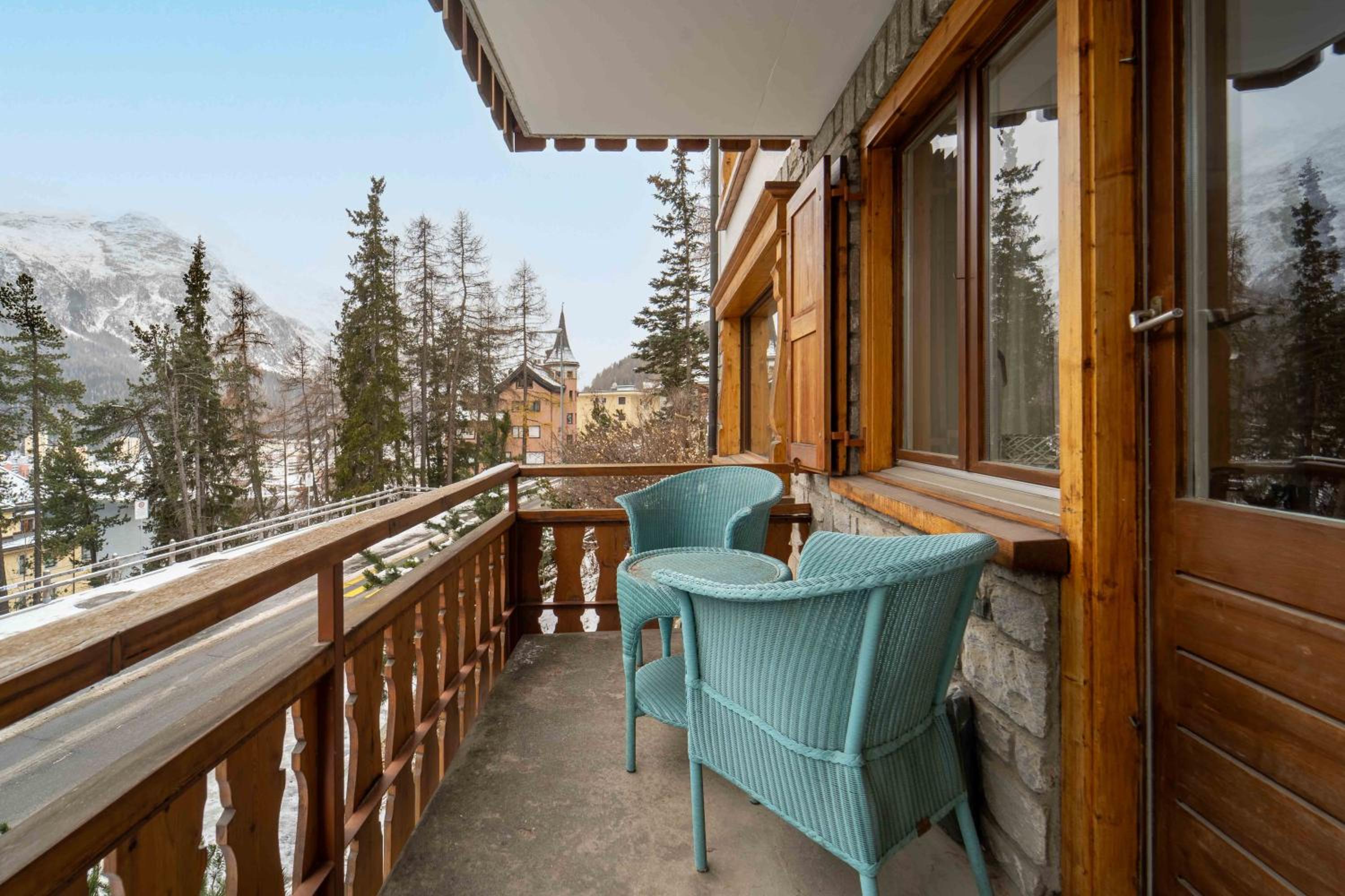 St Moritz 2bedr apt parking lake view