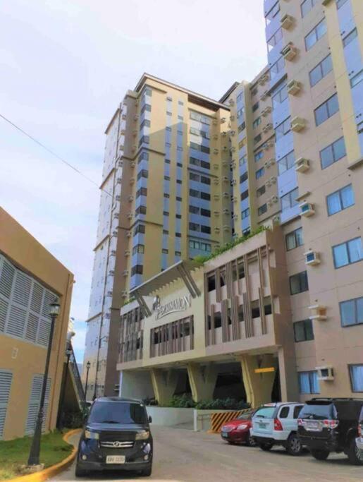 Studio Unit near Ayala and SM Cebu with FREE Netflix, Disney plus and YouTube view 5