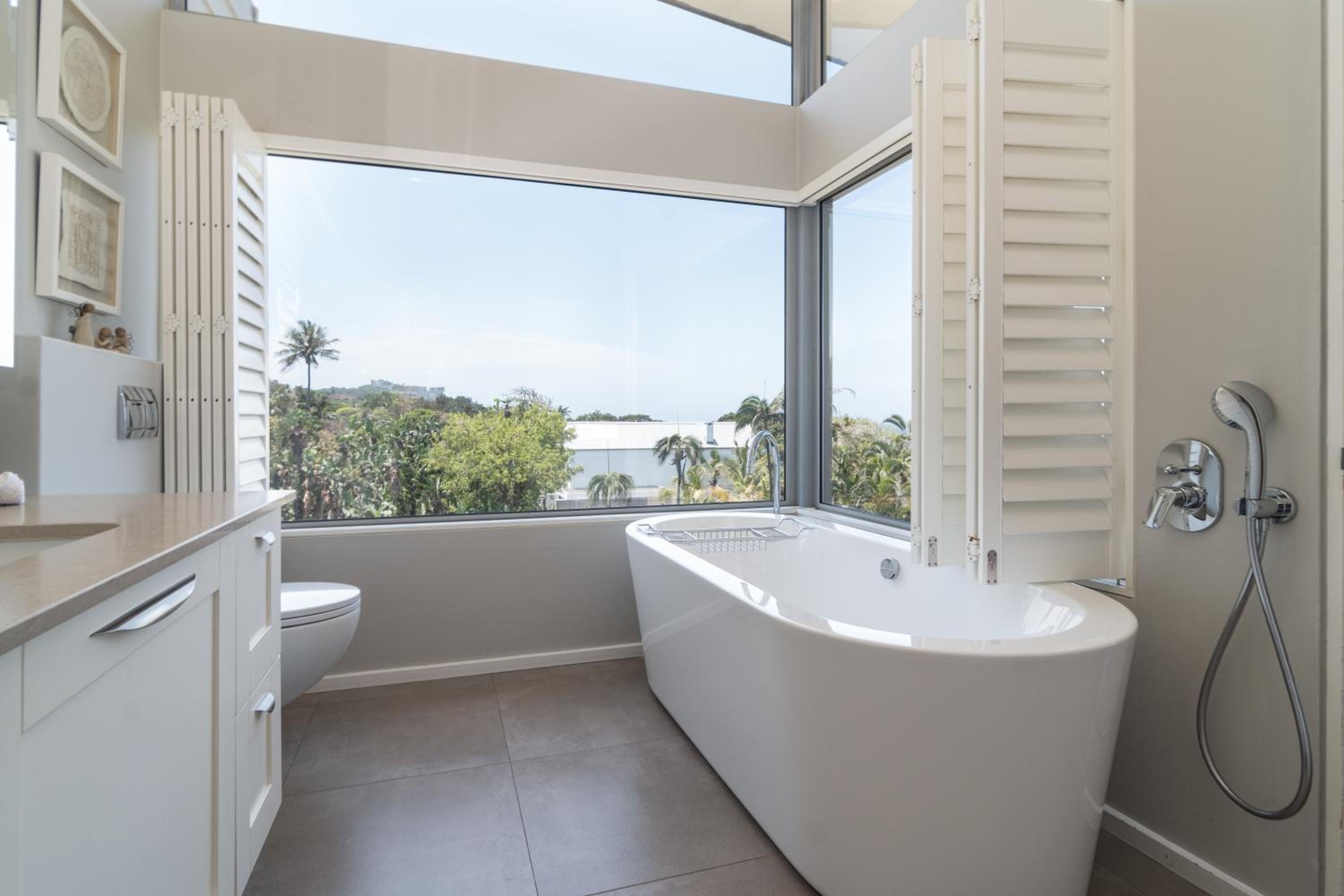Lymegrove Beach Villa