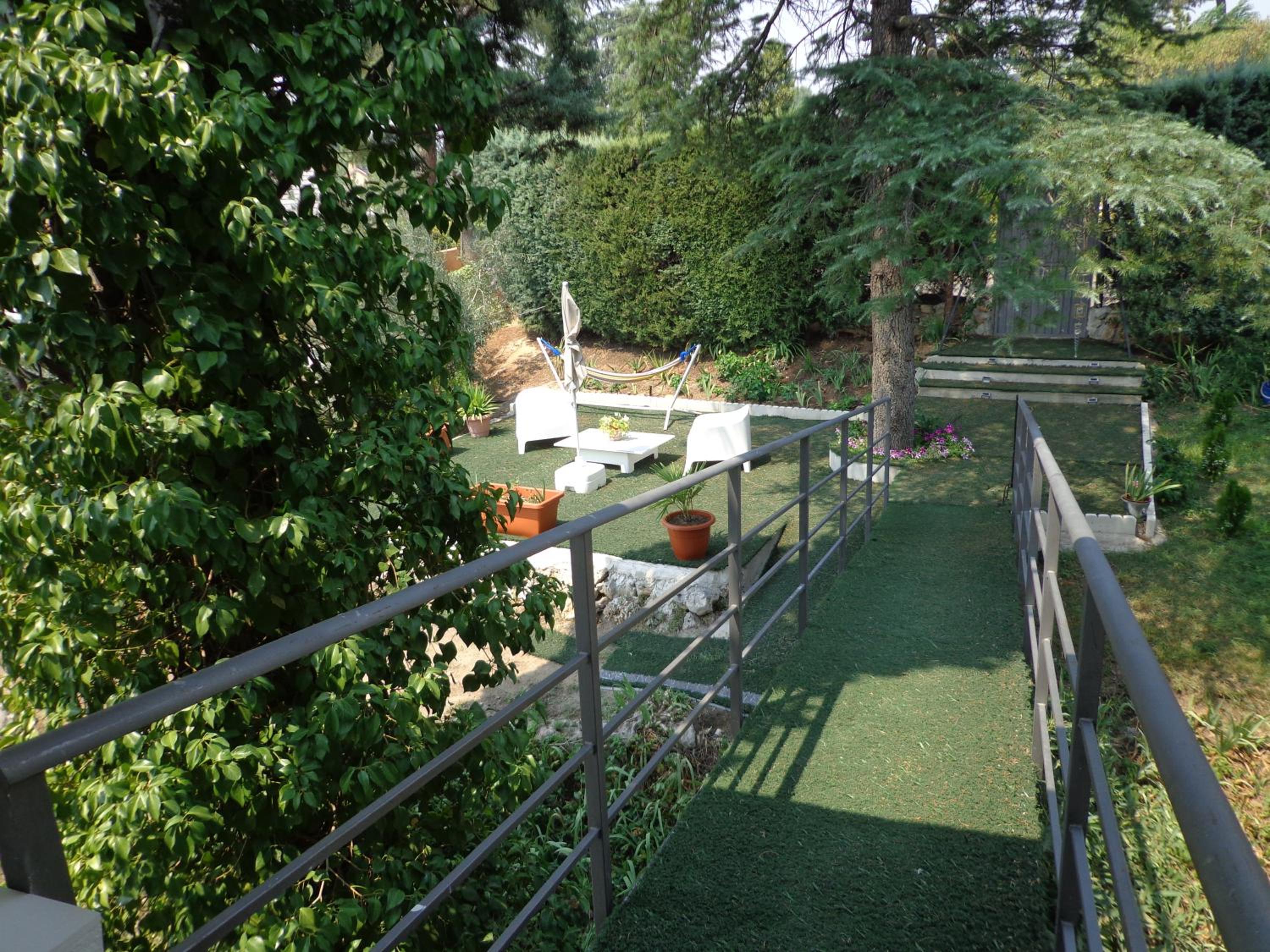 Photo 10