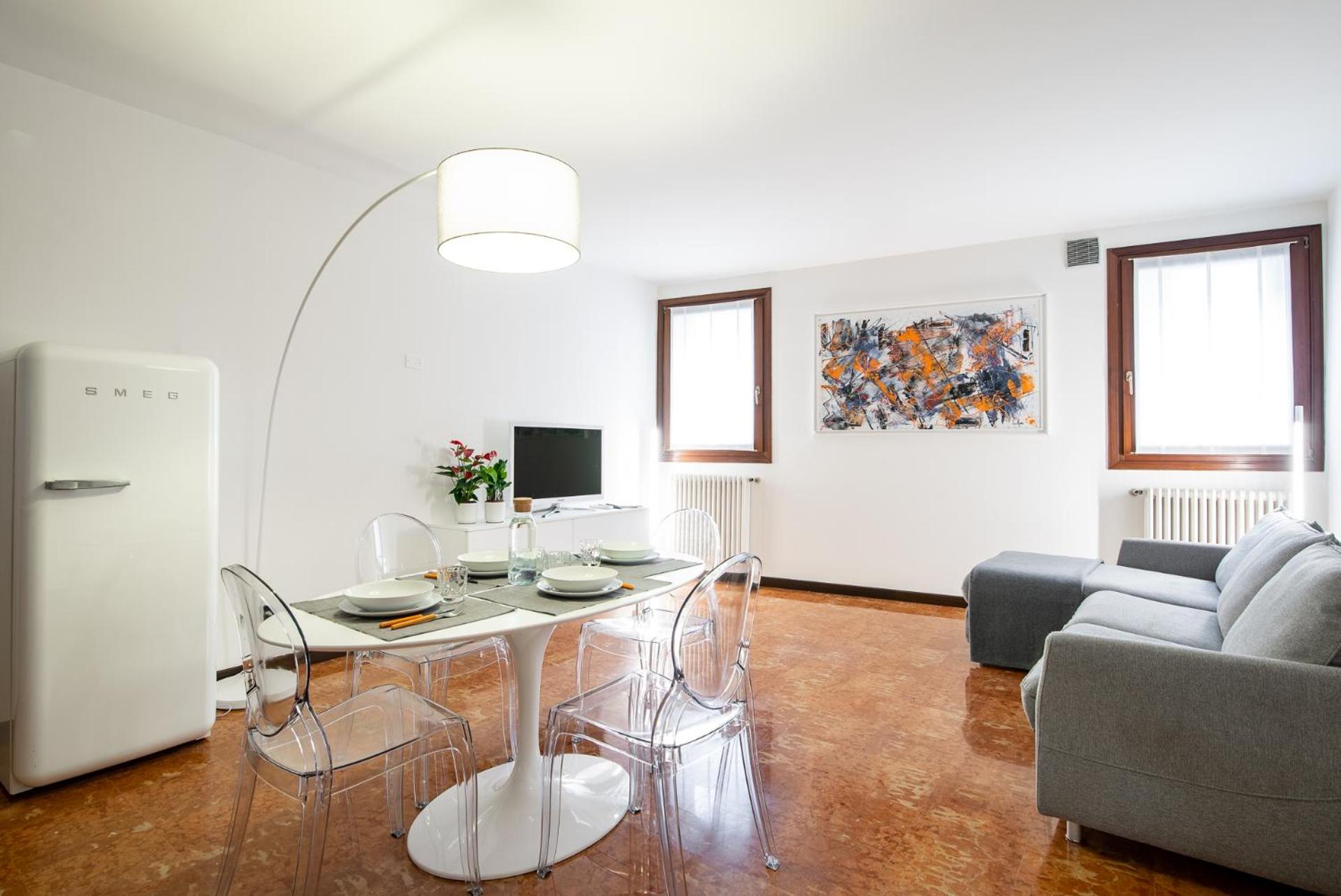 Lovelyhomes Riviera Apartment photo 5