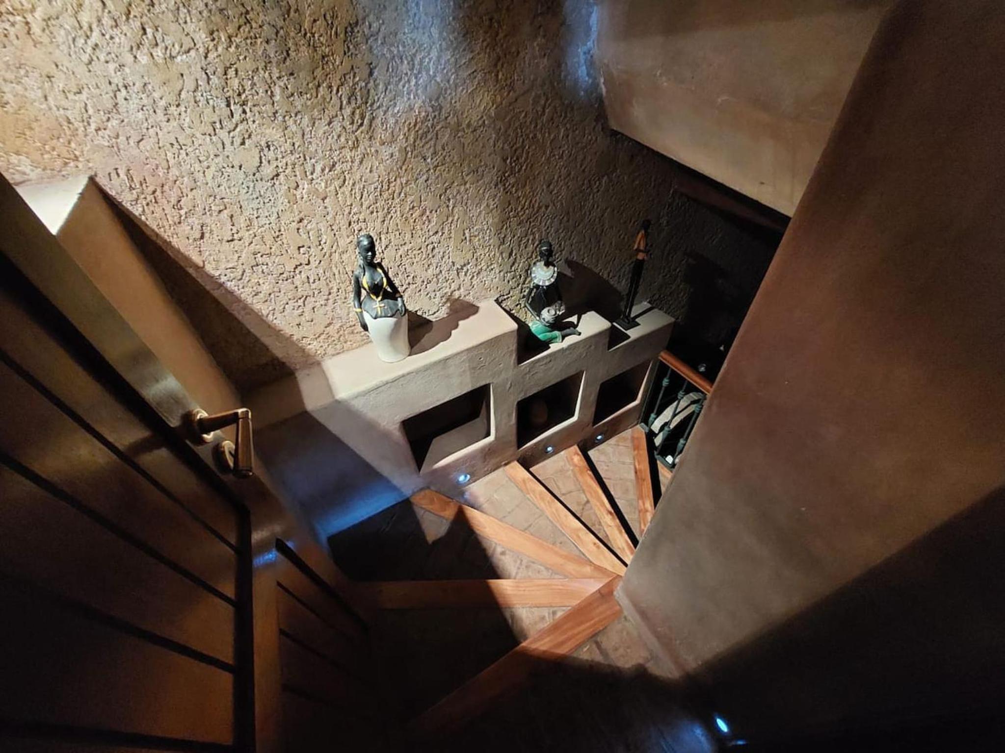Casa Cavas Magnolia, con Cava de Vinos en Chacras!