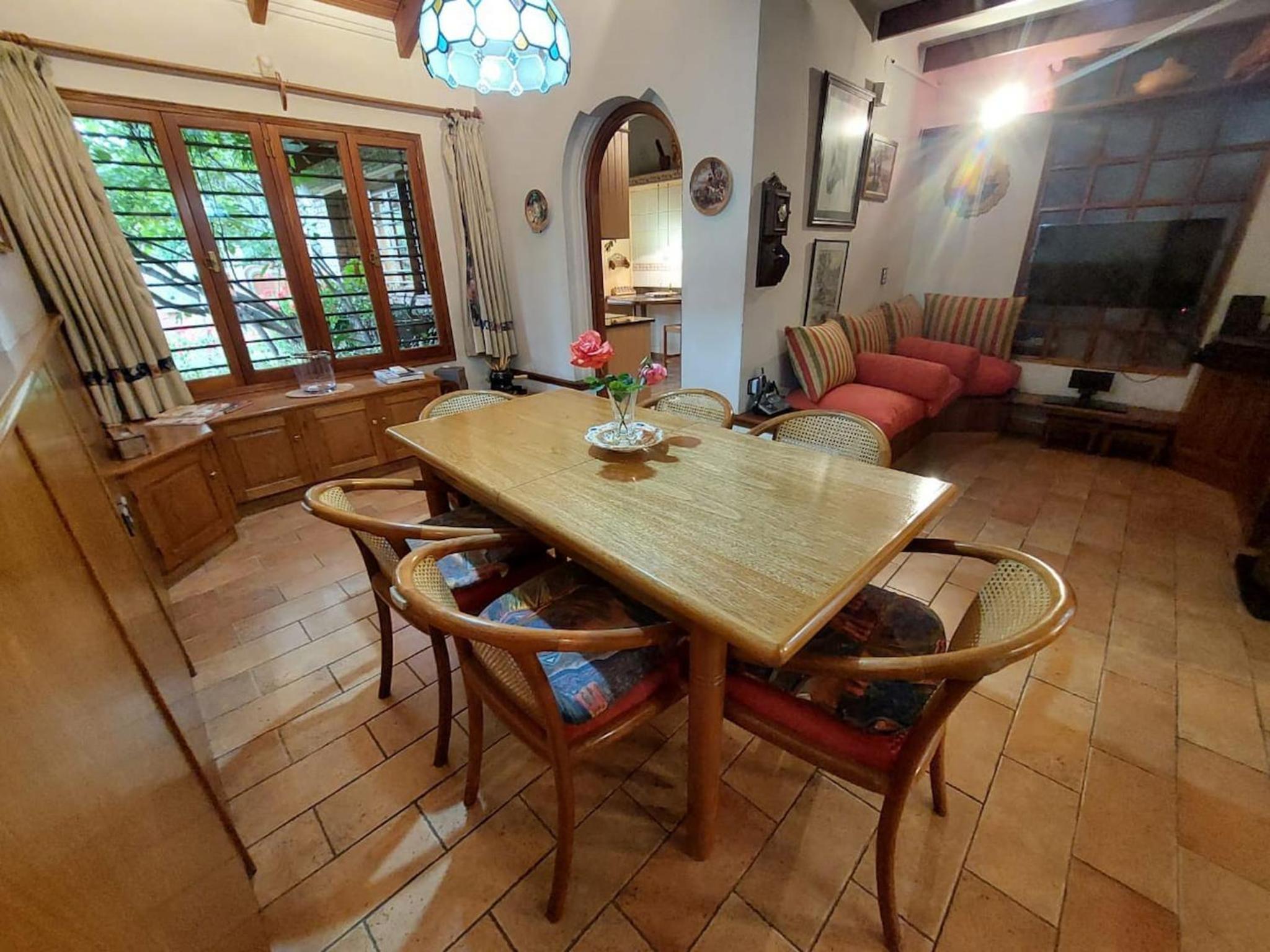 Casa Cavas Magnolia, con Cava de Vinos en Chacras!
