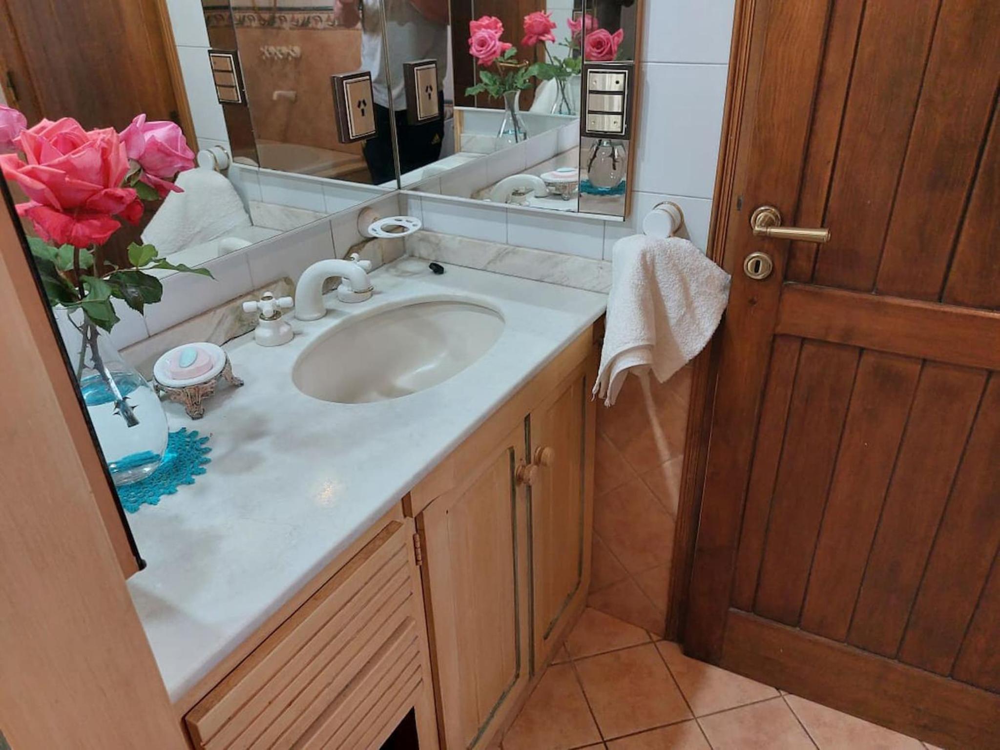 Casa Cavas Magnolia, con Cava de Vinos en Chacras!