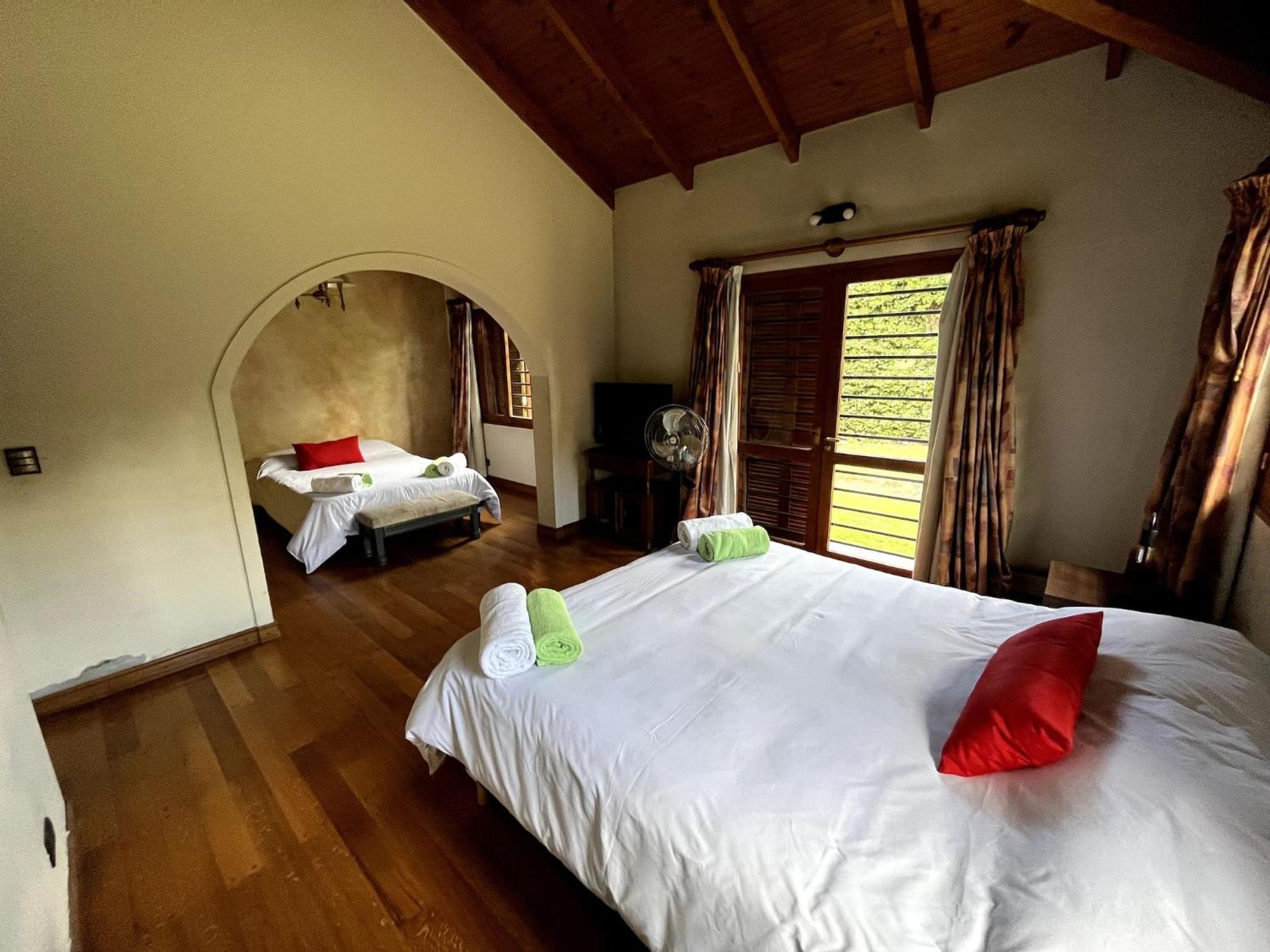 Casa Cavas Magnolia, con Cava de Vinos en Chacras!