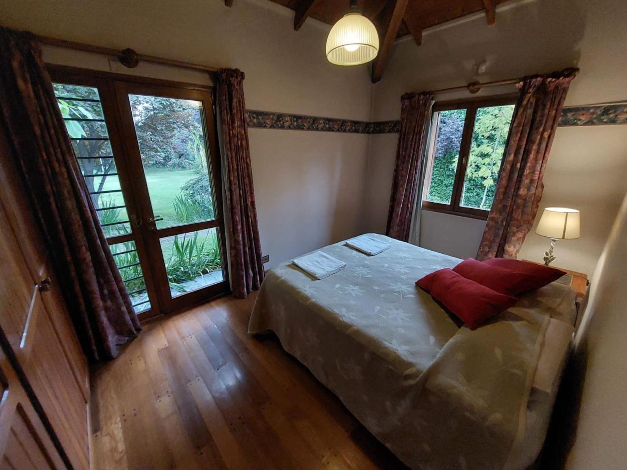 Casa Cavas Magnolia, con Cava de Vinos en Chacras!