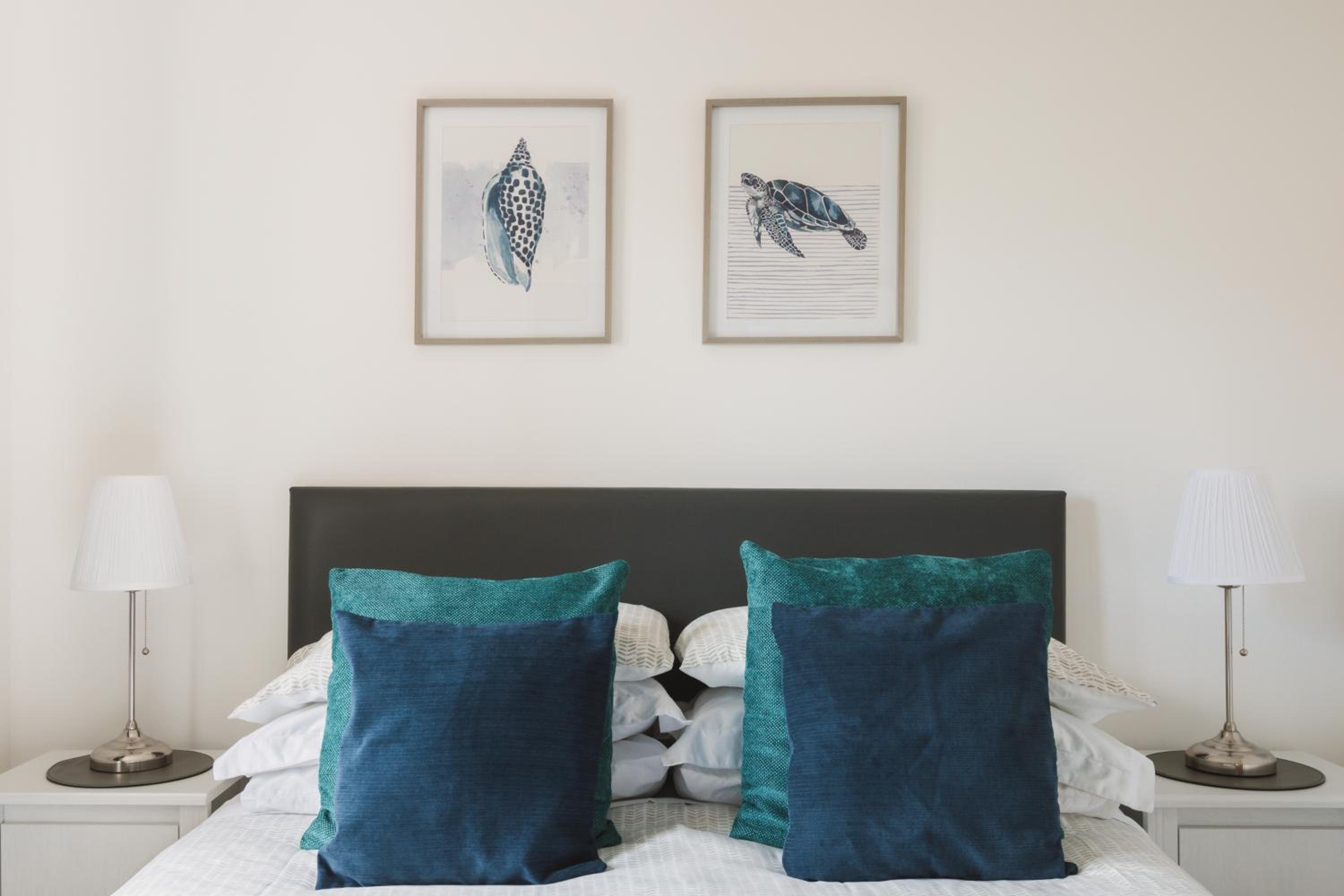 Apartment - 2 Bedrooms - Pet Friendly - Parking