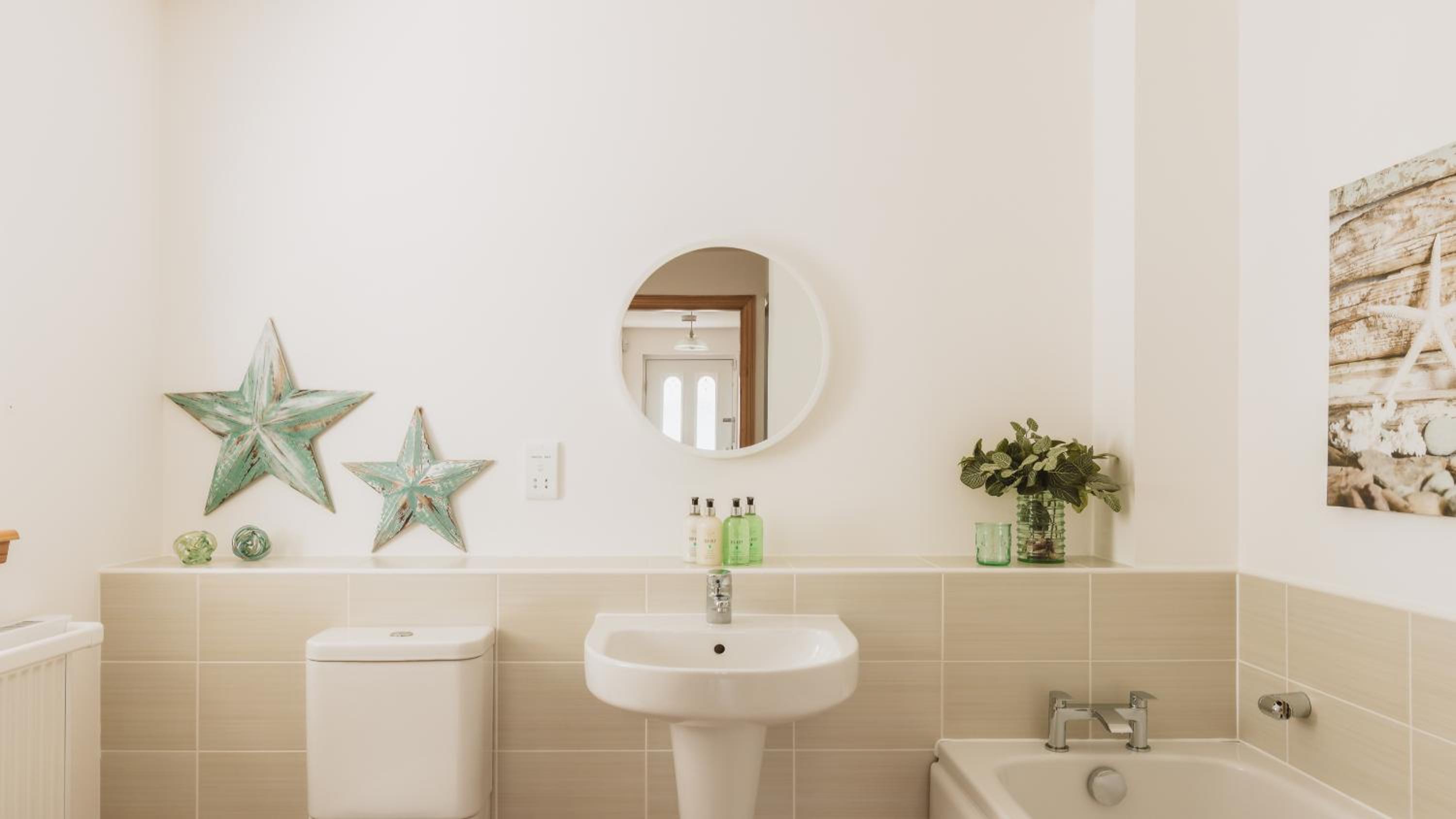 Apartment - 2 Bedrooms - Pet Friendly - Parking