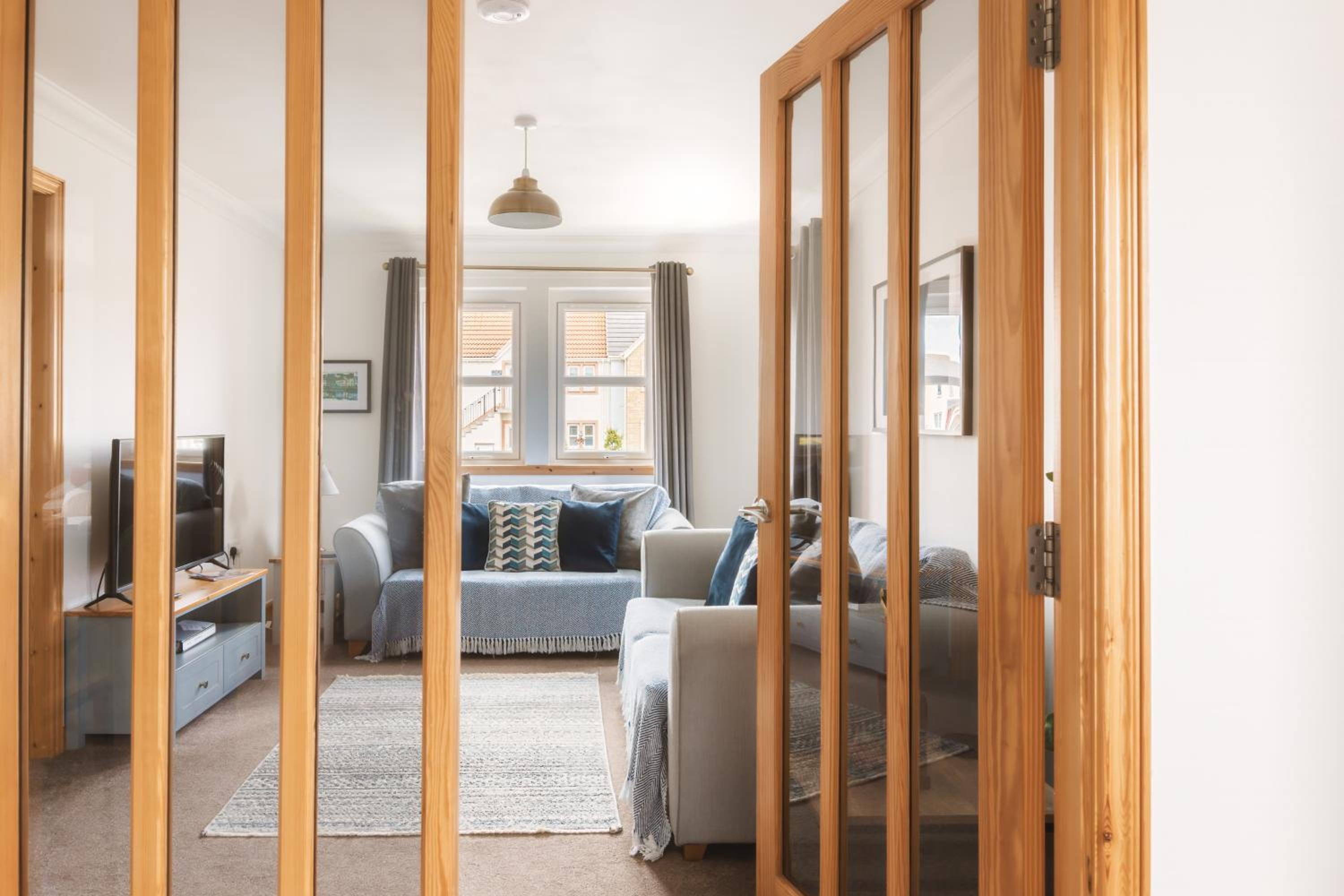 Apartment - 2 Bedrooms - Pet Friendly - Parking