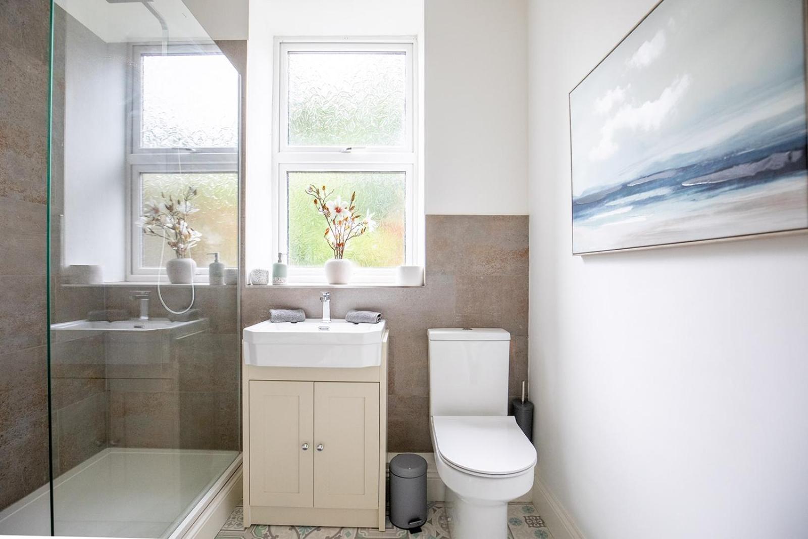 ANCHORAGE APARTMENT 3 - Close to the centre and the beach, located in Llandudno, North Wales view 2