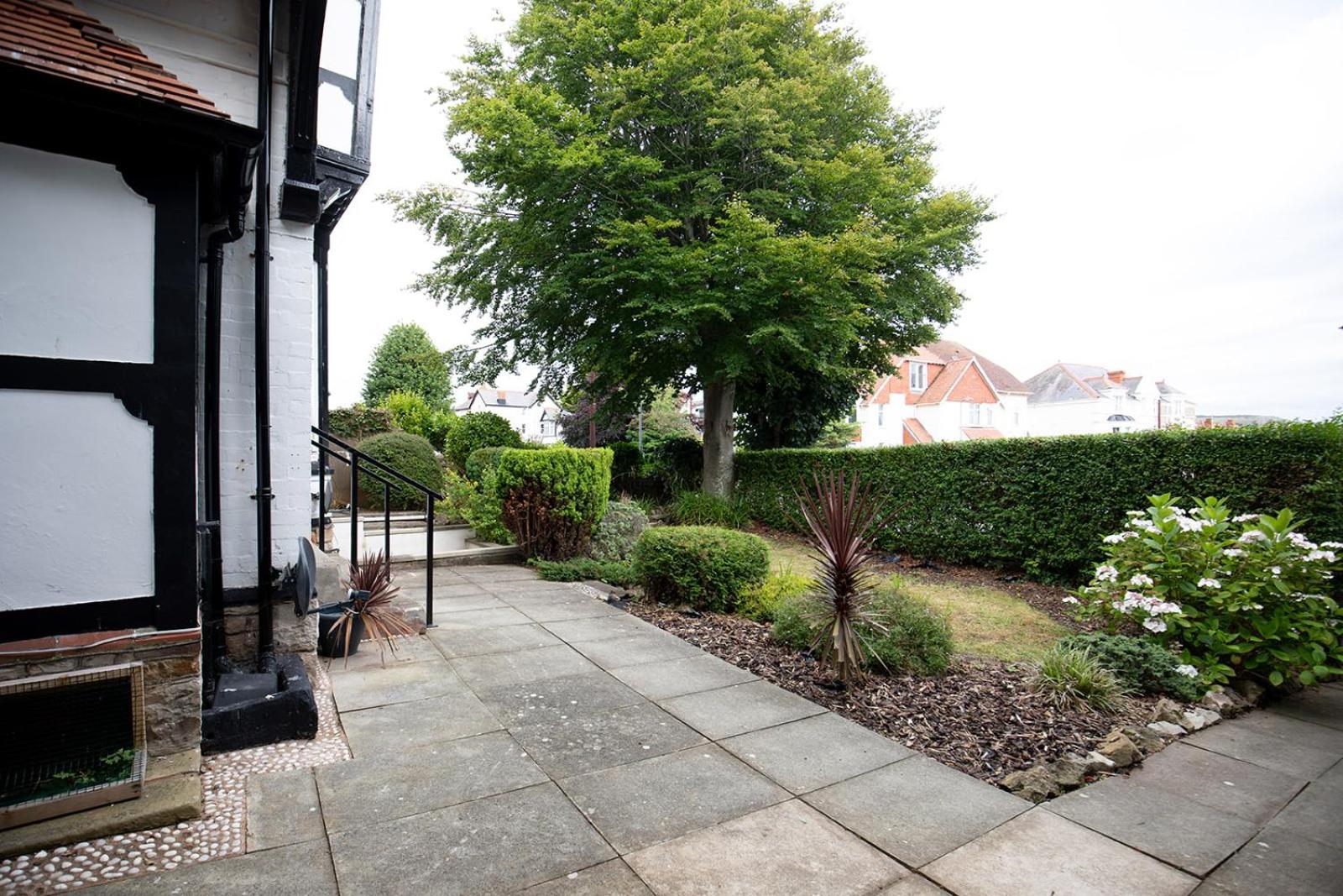 ANCHORAGE APARTMENT 3 - Close to the centre and the beach, located in Llandudno, North Wales view 5