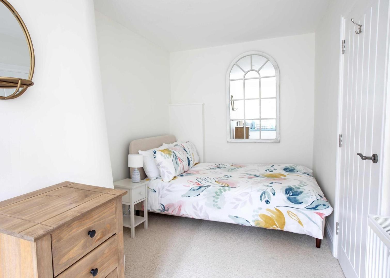 Charming 1700s Cottage in Bradford on Avon nr Bath view 2