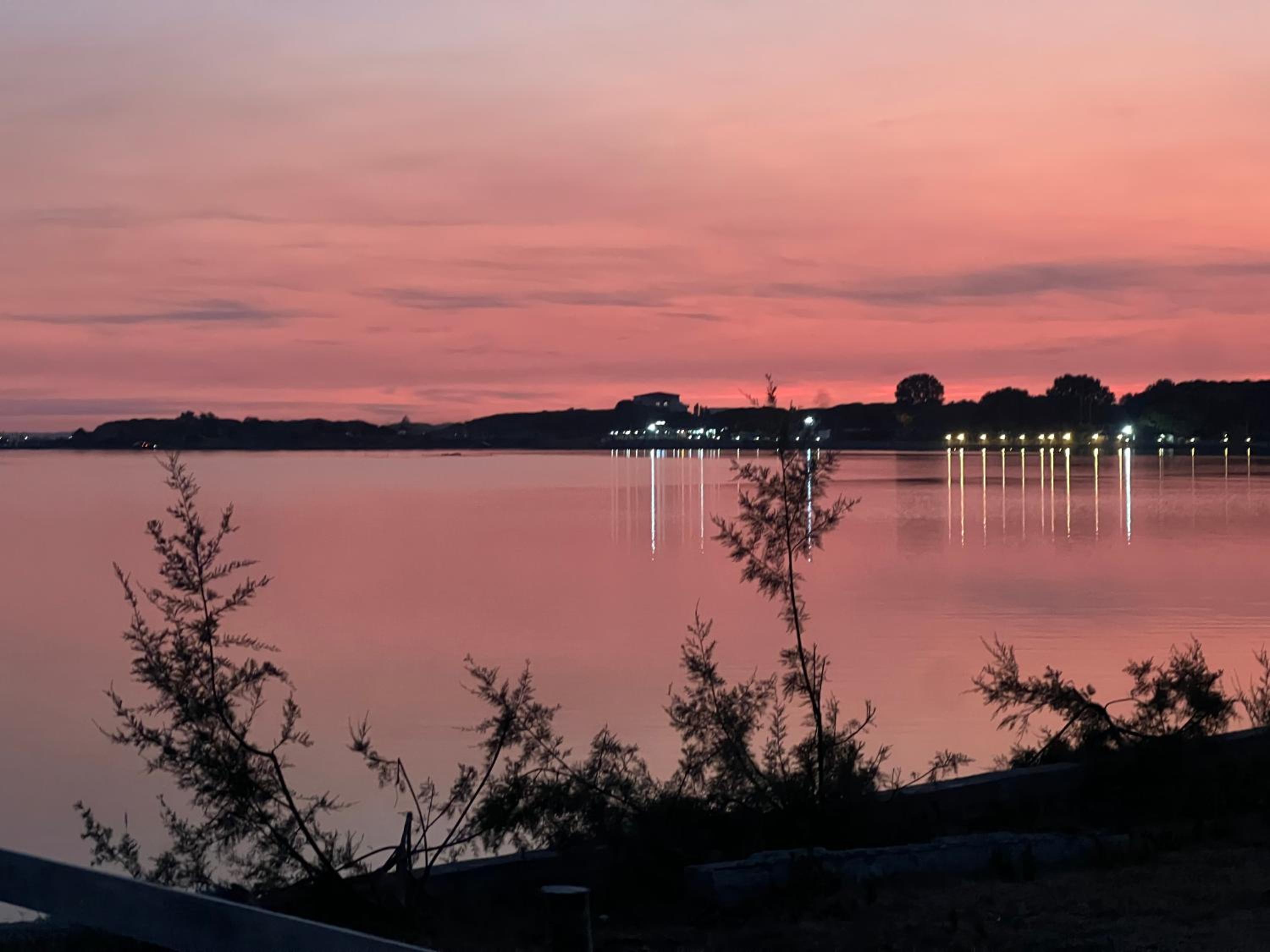 Sunset Apartments photo 5