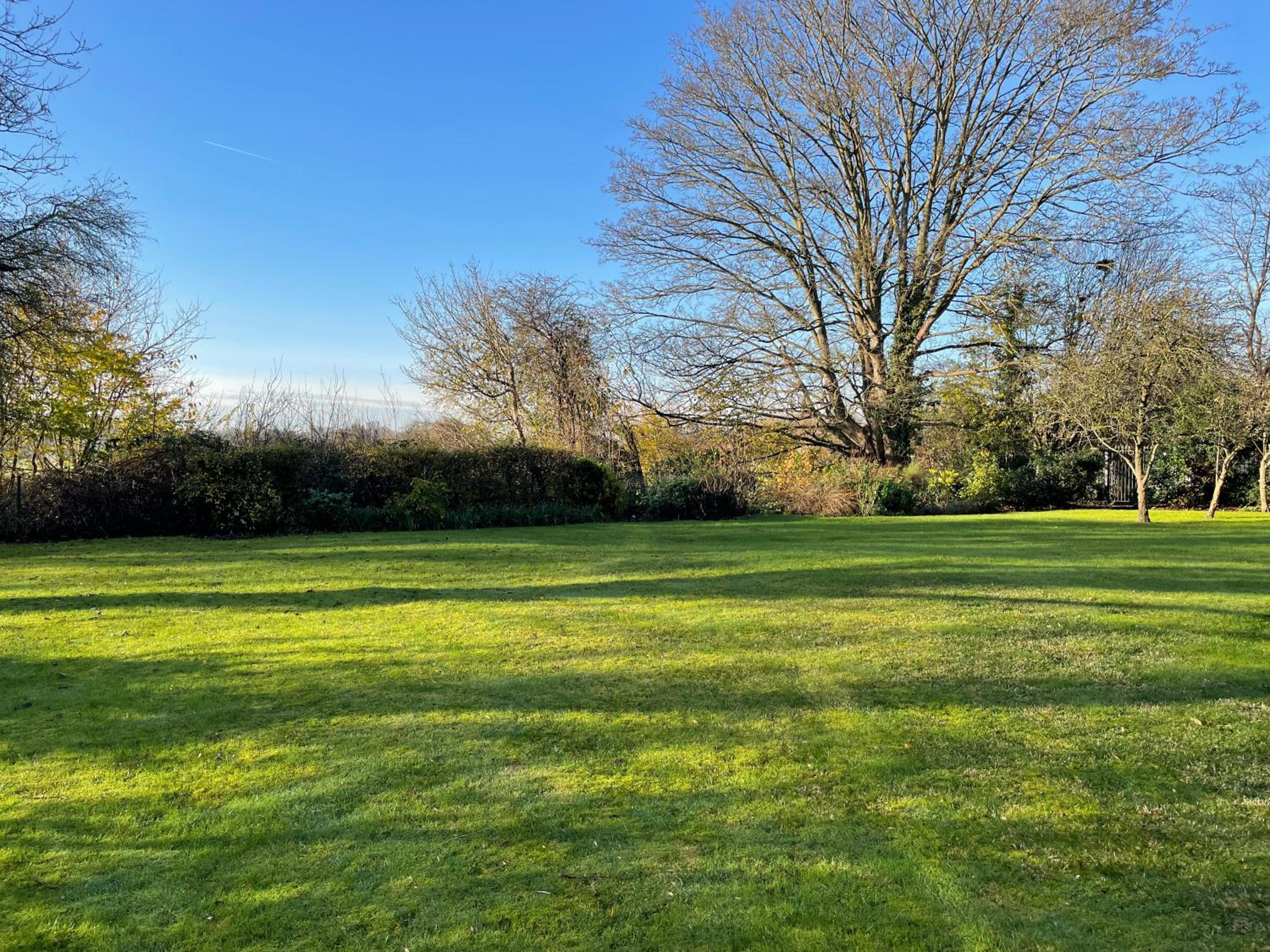 Top Floor En-suite Double Bedrooms In Eton With Great View Of Windsor Castle & Free Parking view 5
