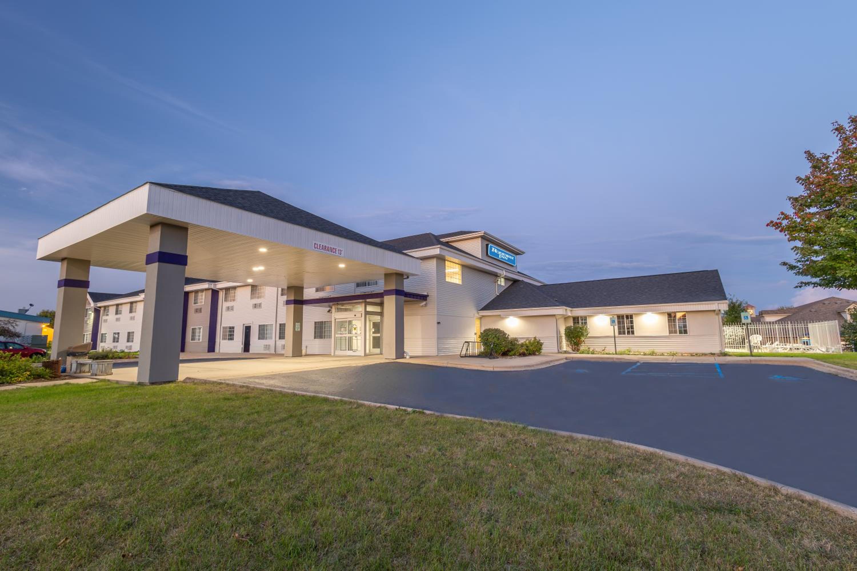 Hotel Rodeway Inn & Suites - Image 1