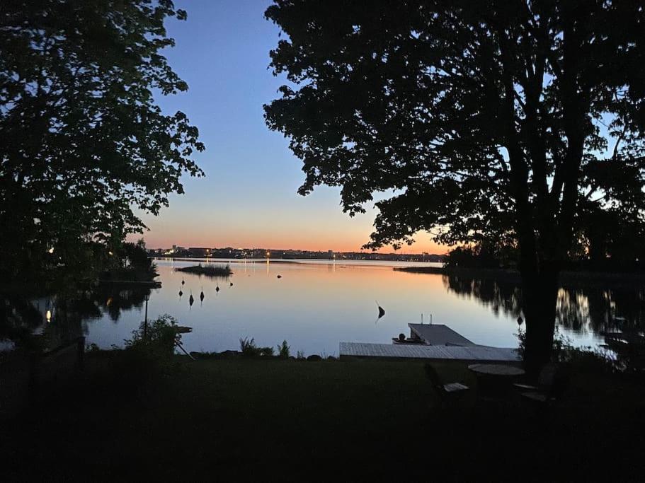 Waterfront Townhouse with BathTub Sauna,FREE Parking