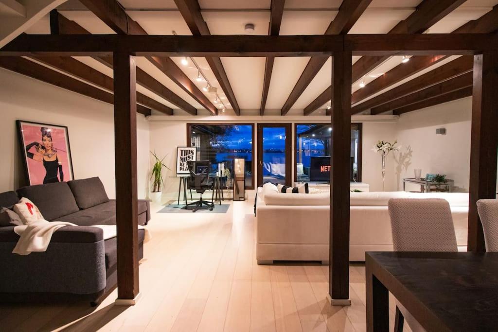 Waterfront Townhouse with BathTub Sauna,FREE Parking
